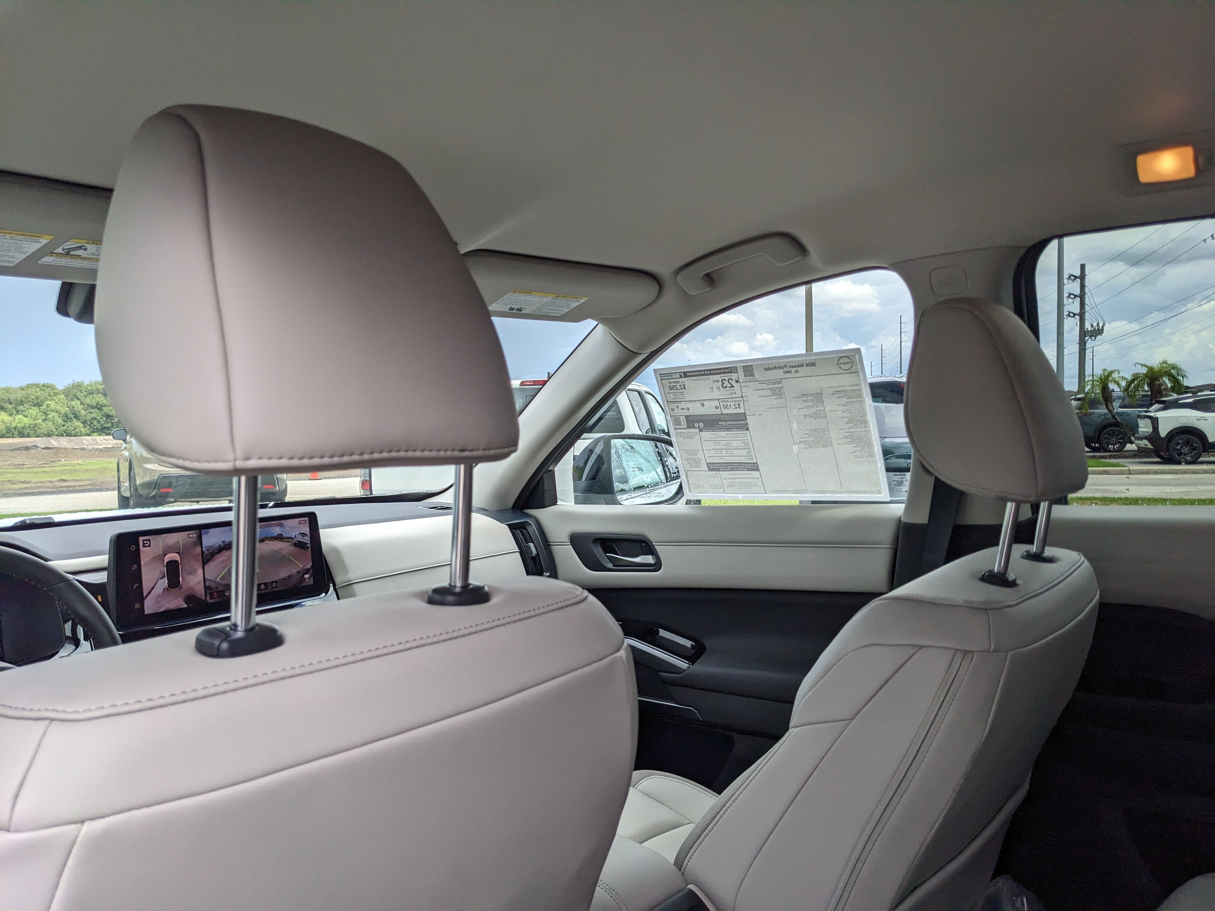 2026 Nissan Pathfinder SL