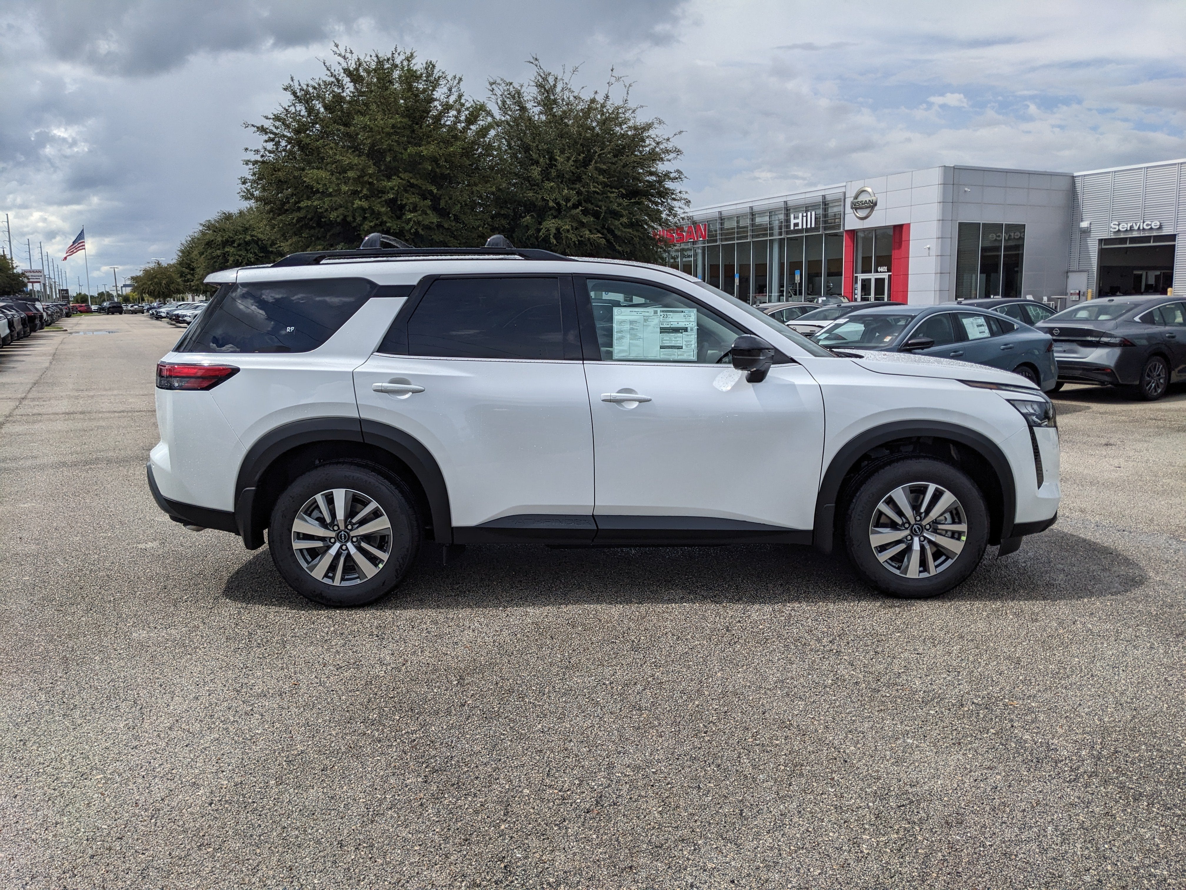 2026 Nissan Pathfinder SL