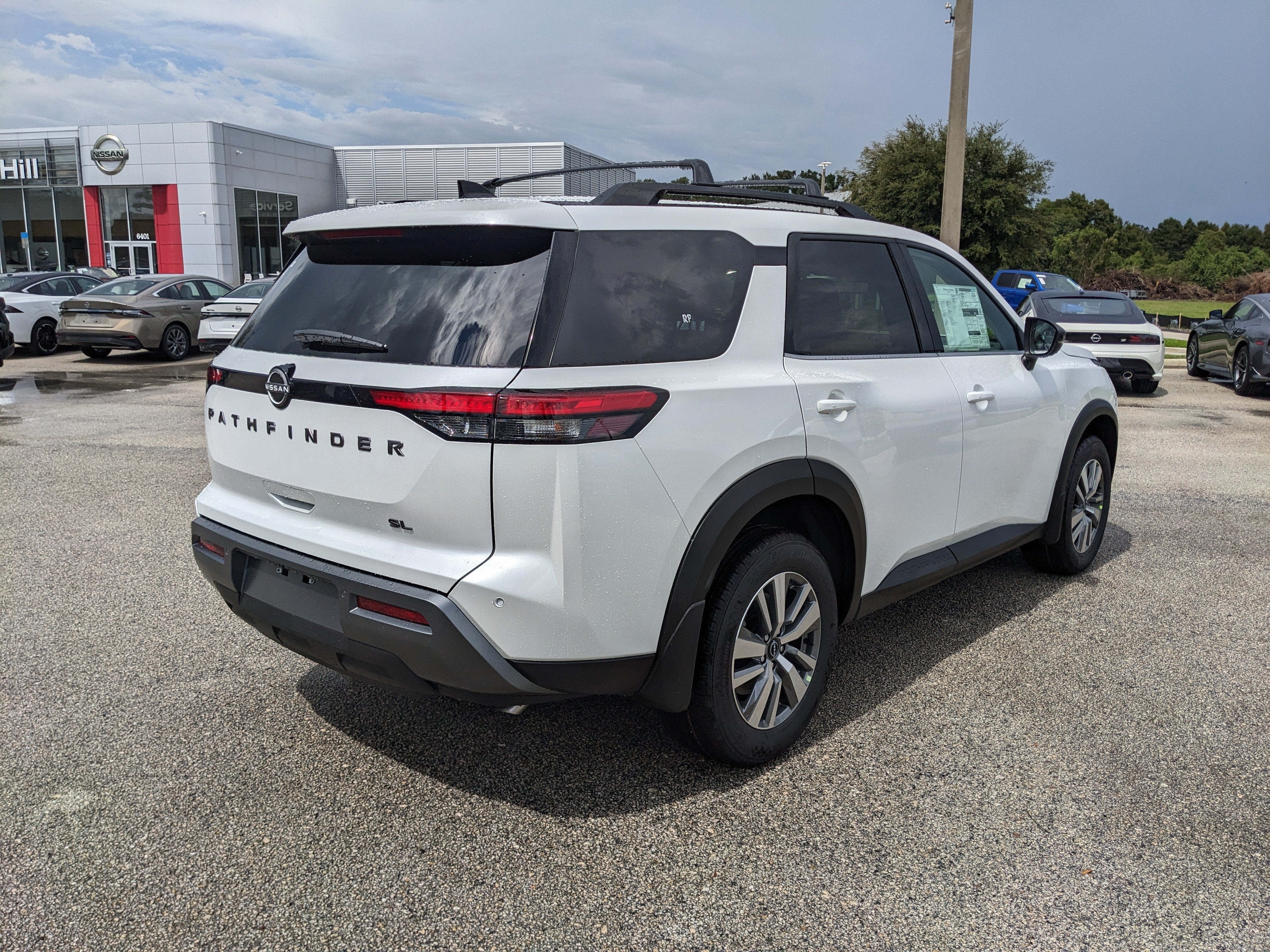 2026 Nissan Pathfinder SL
