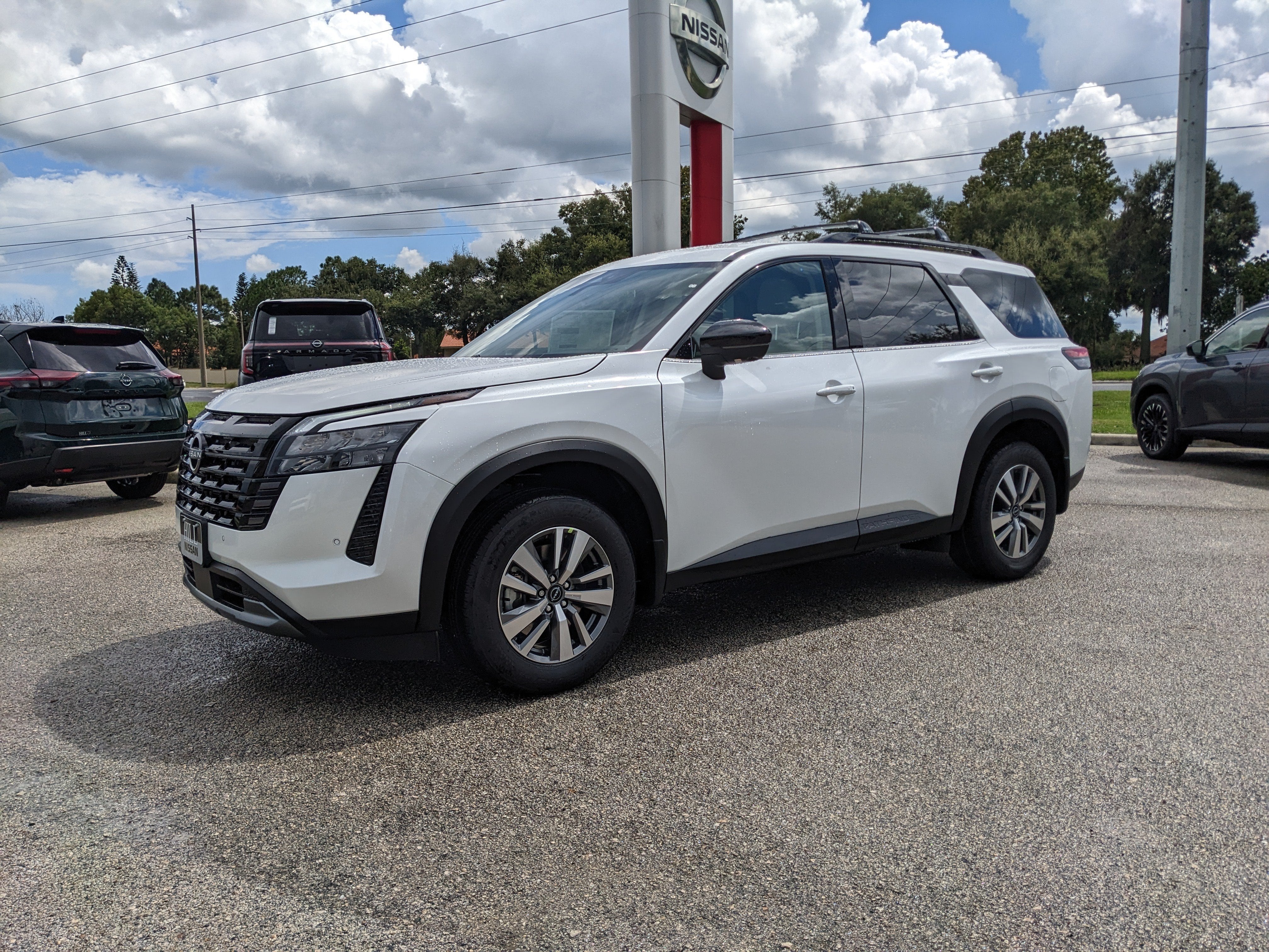 2026 Nissan Pathfinder SL