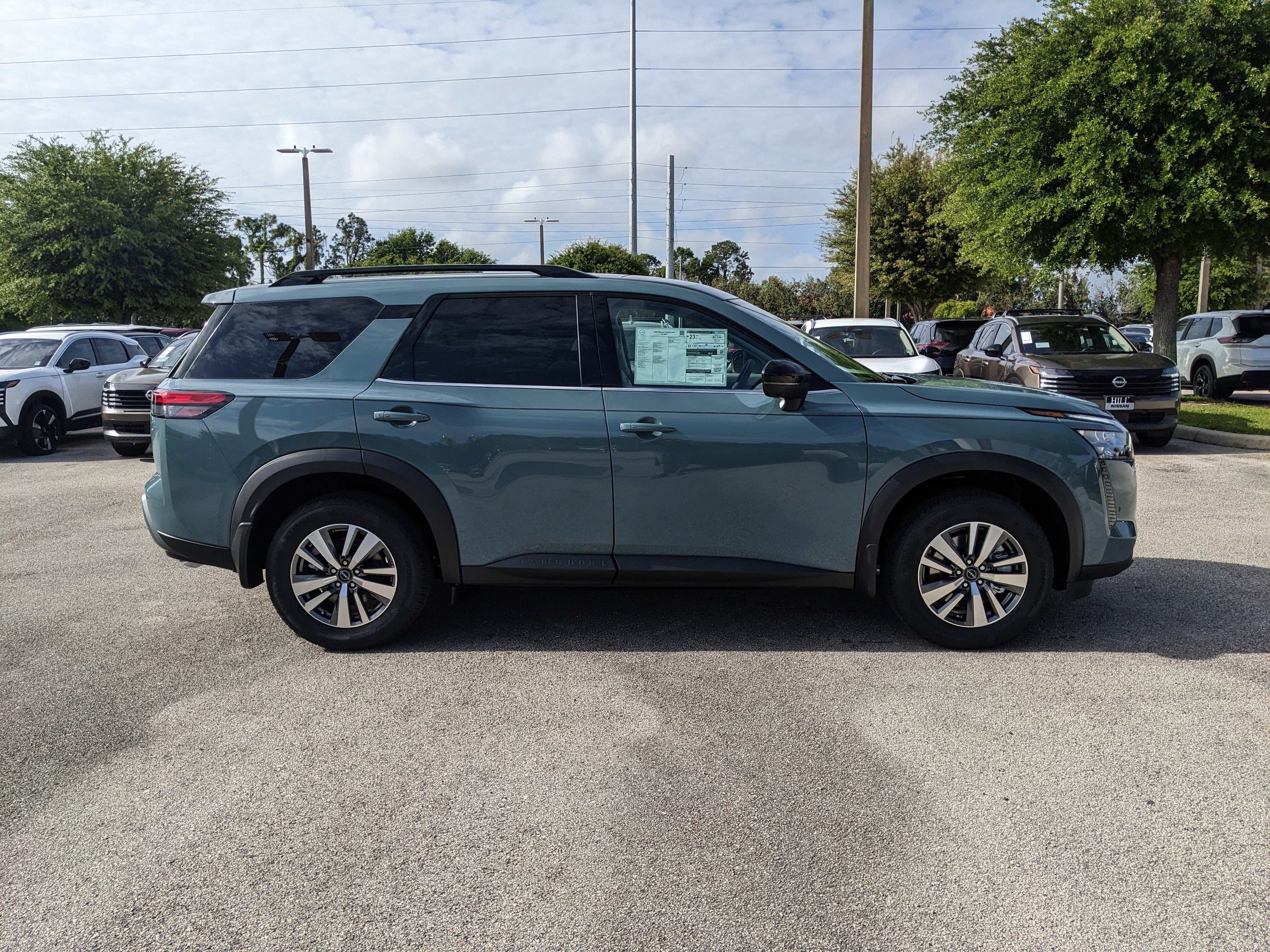 2026 Nissan Pathfinder SL