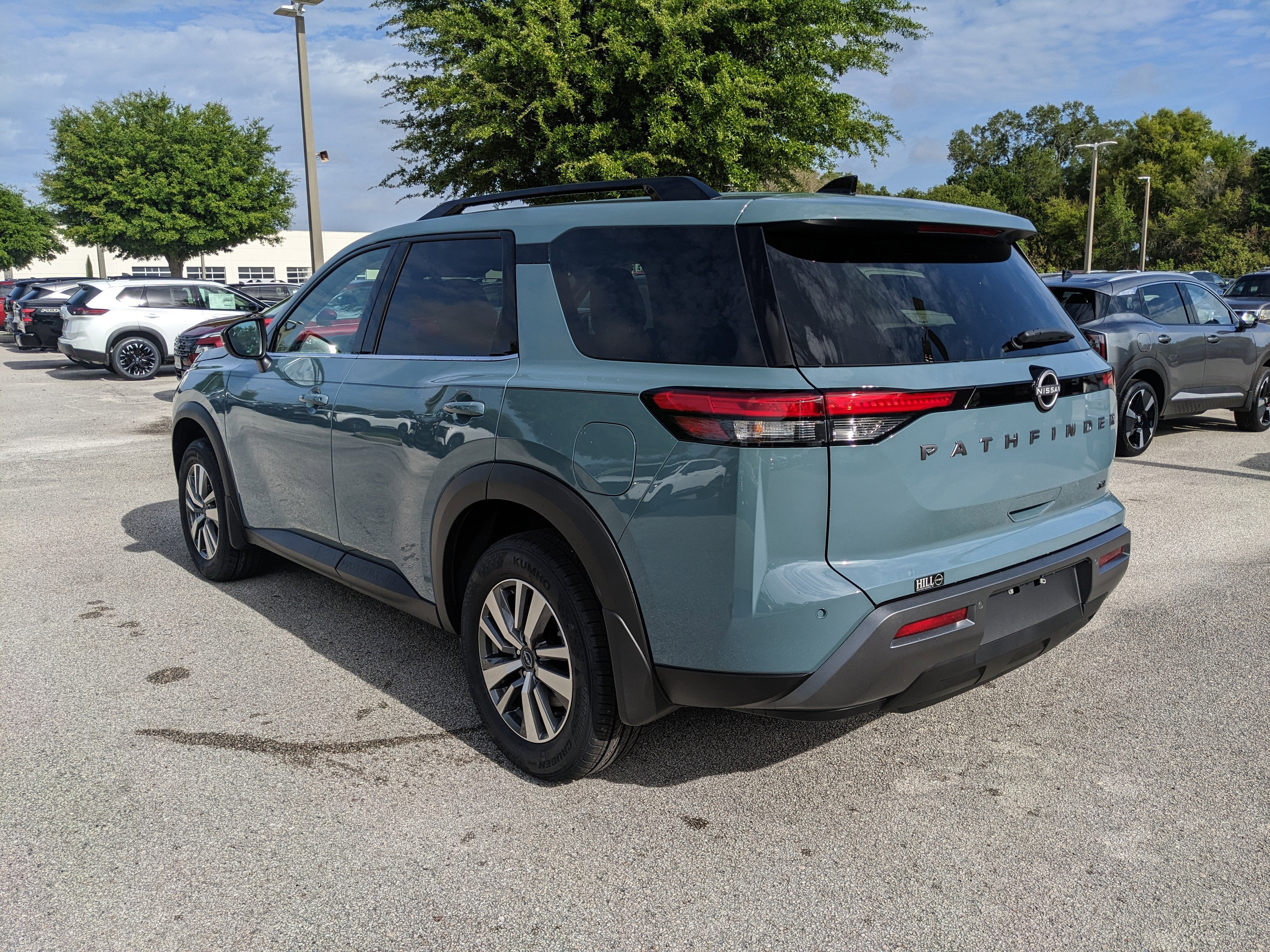 2026 Nissan Pathfinder SL