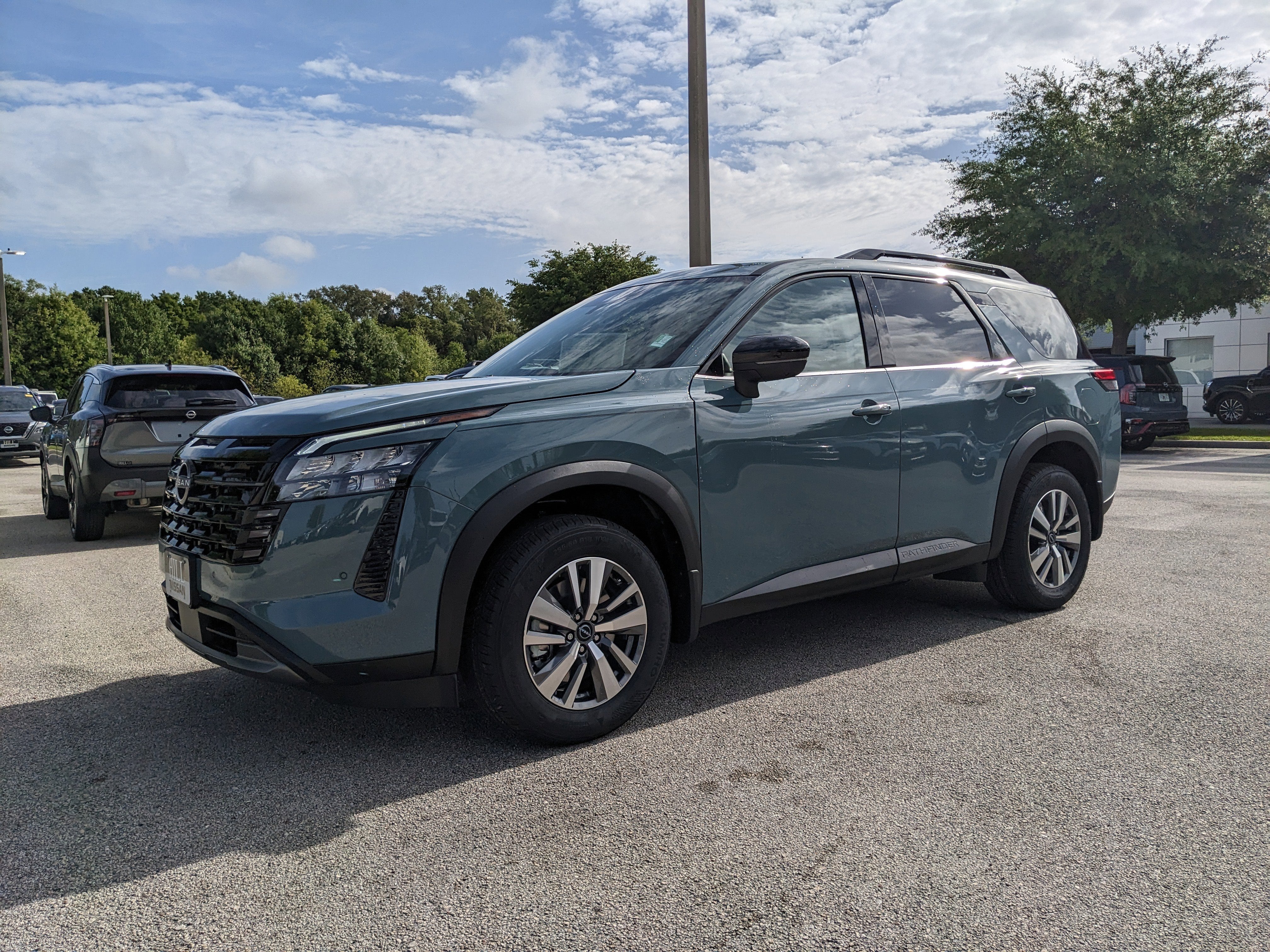 2026 Nissan Pathfinder SL