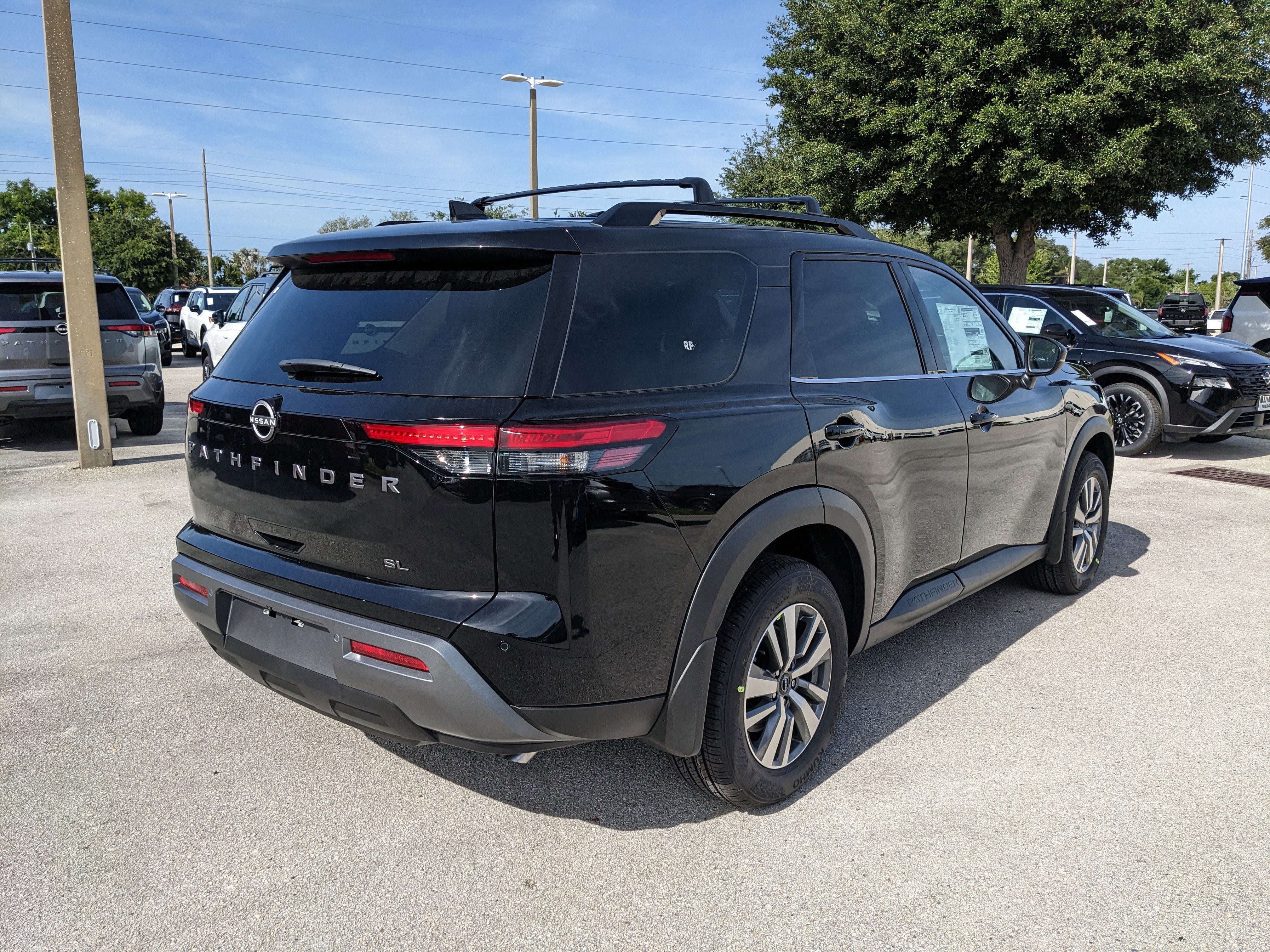 2026 Nissan Pathfinder SL