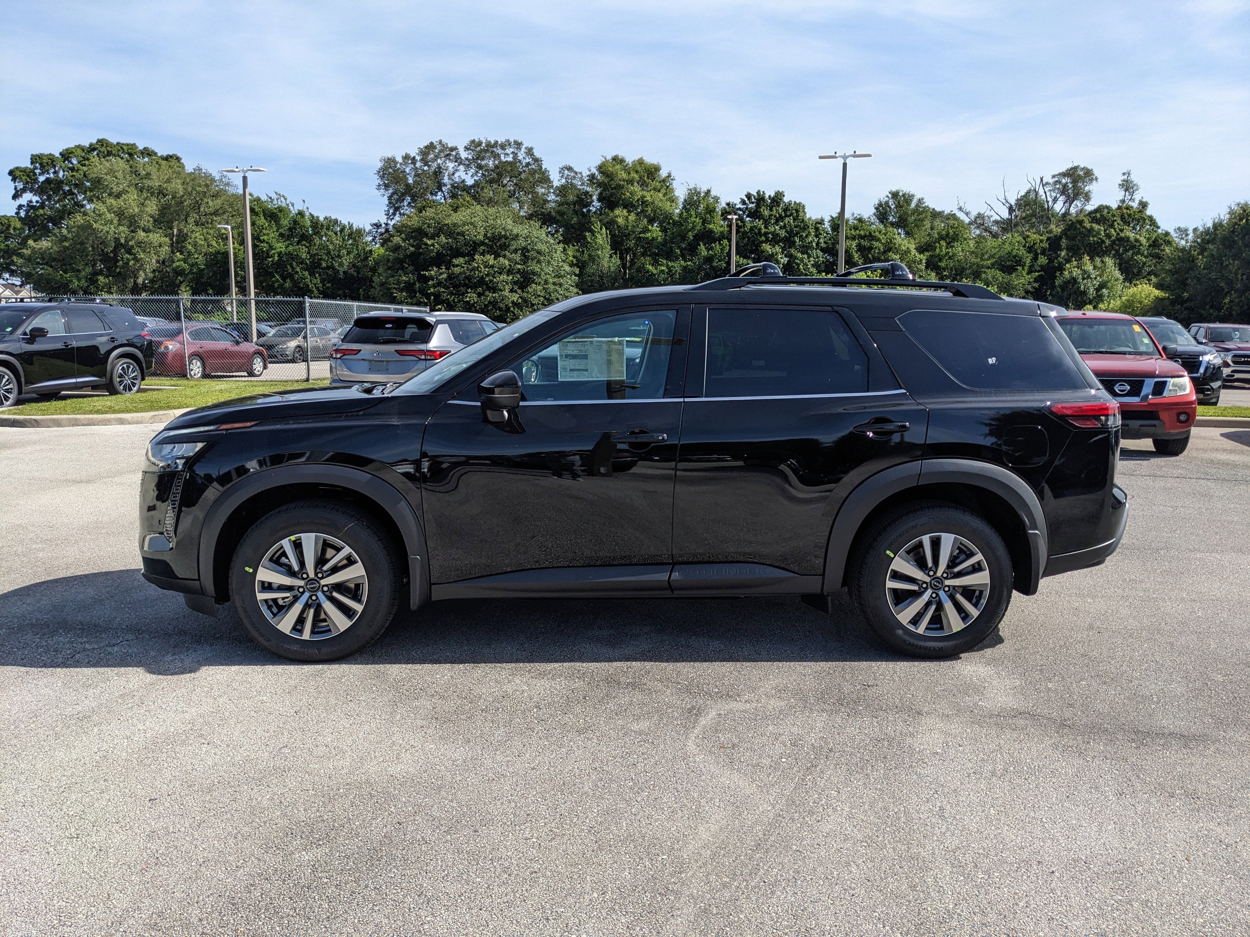 2026 Nissan Pathfinder SL