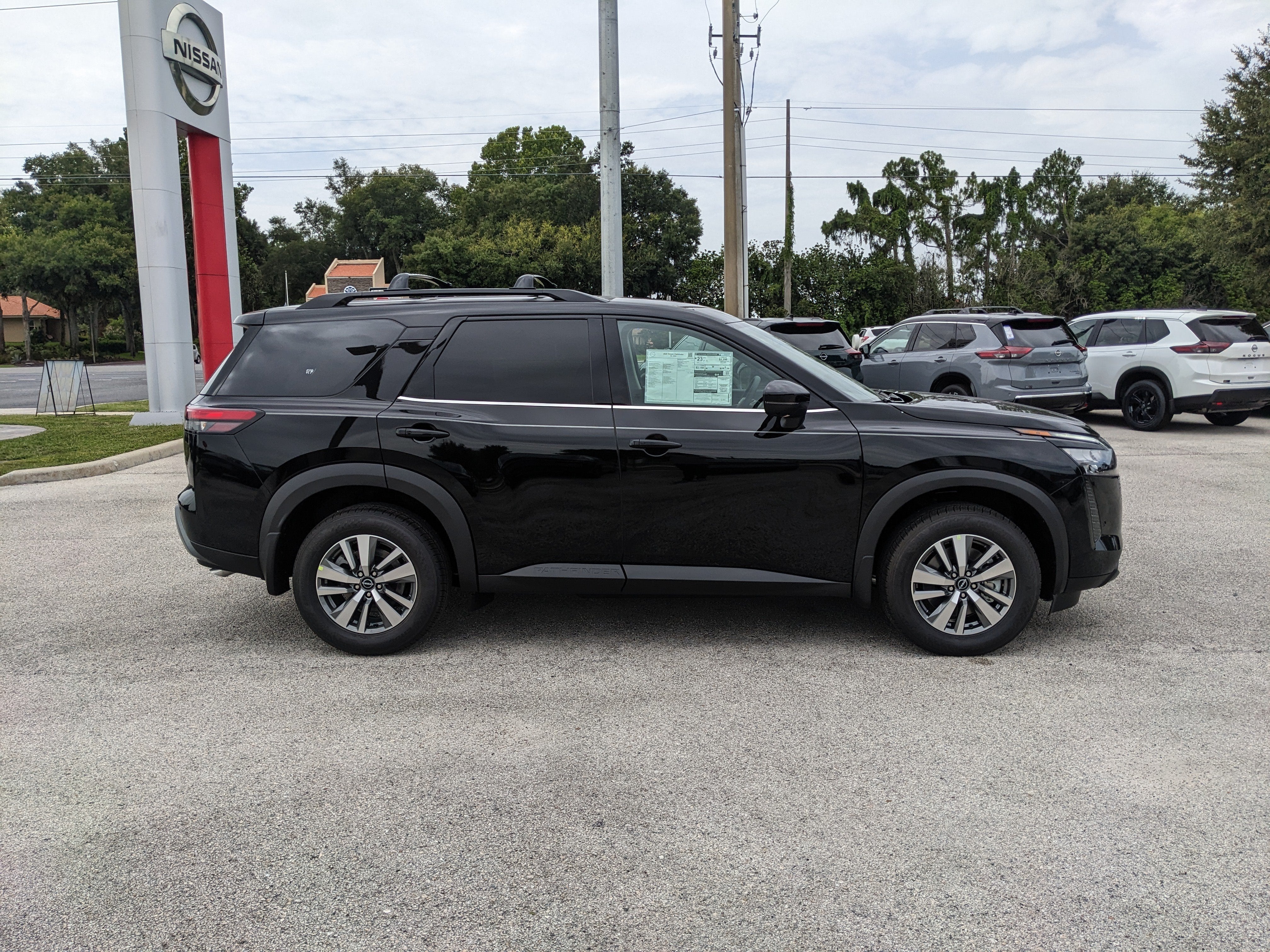 2026 Nissan Pathfinder SL