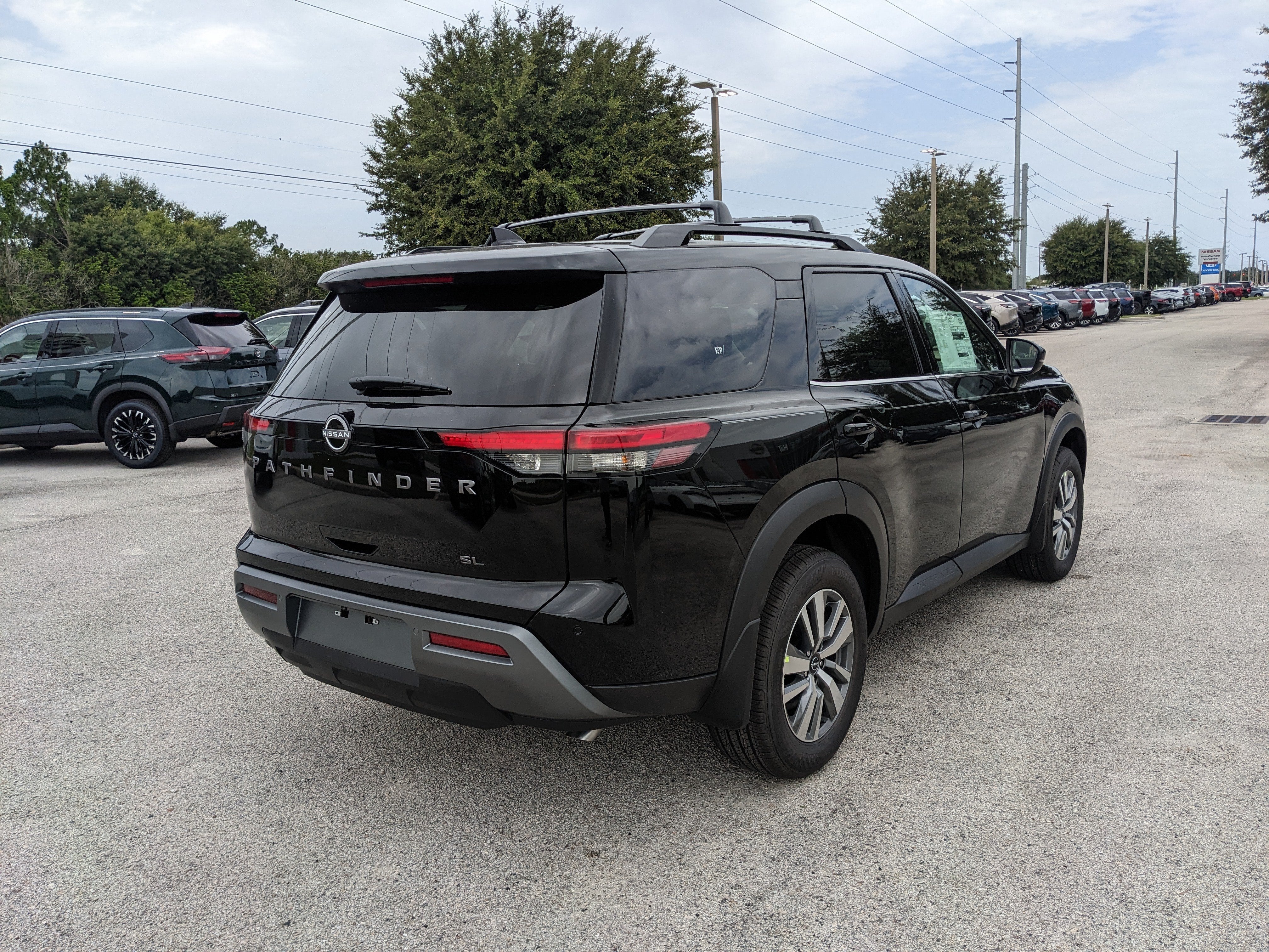 2026 Nissan Pathfinder SL
