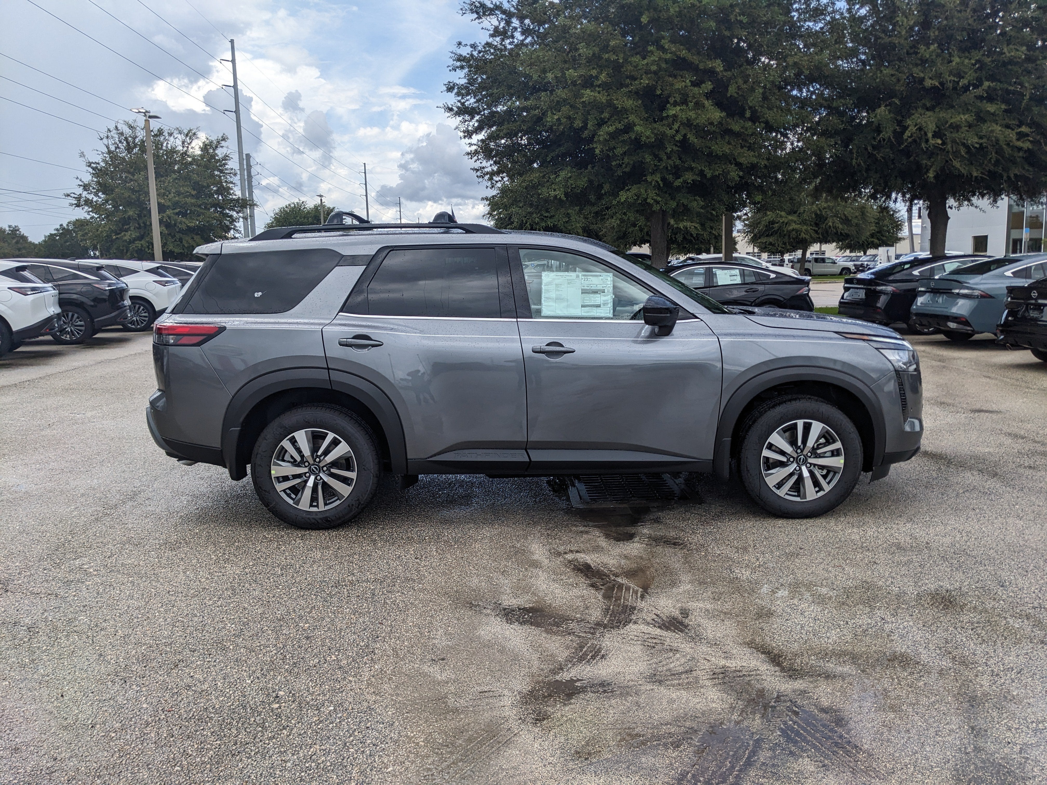2026 Nissan Pathfinder SL