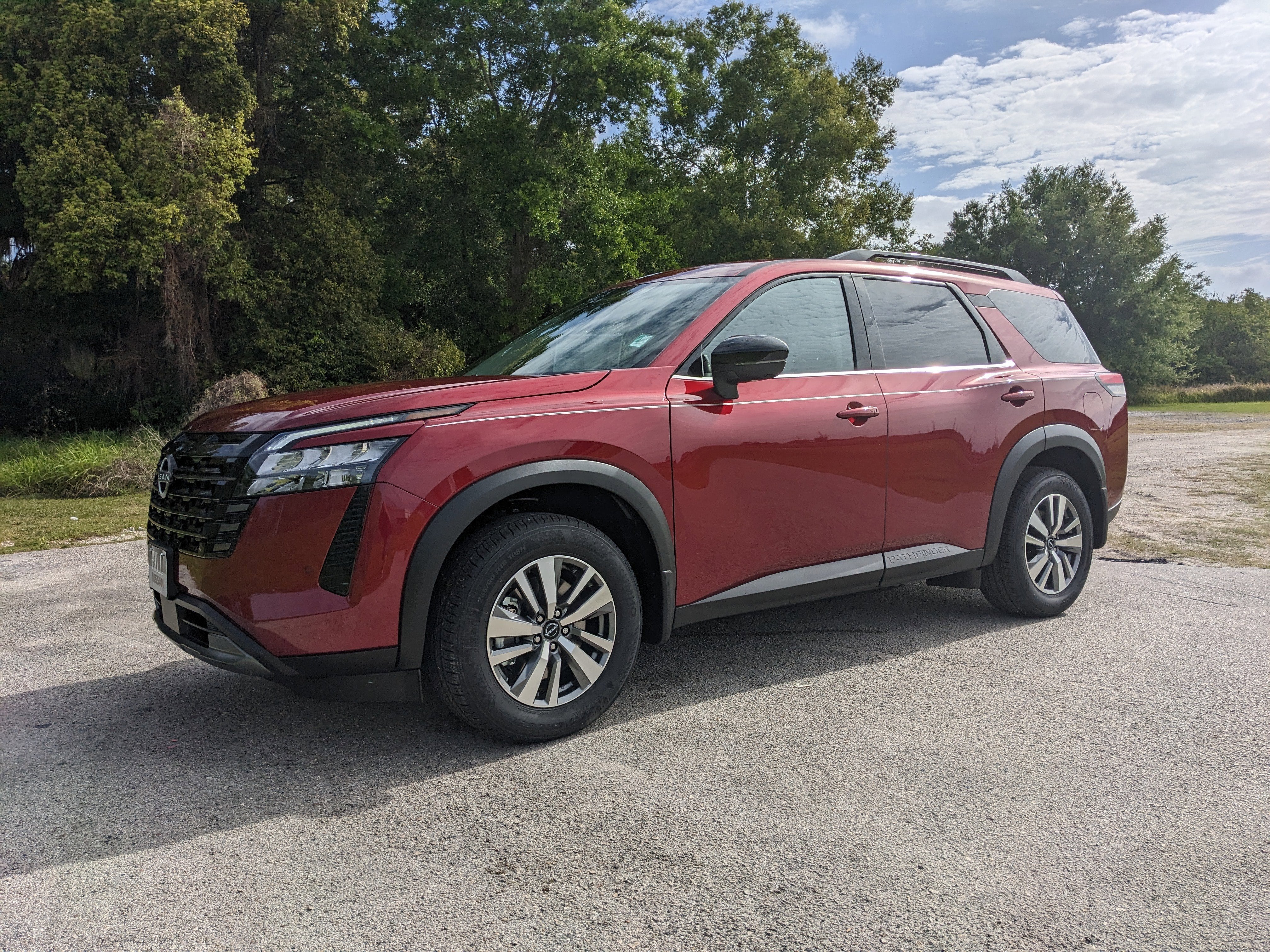 2026 Nissan Pathfinder SL