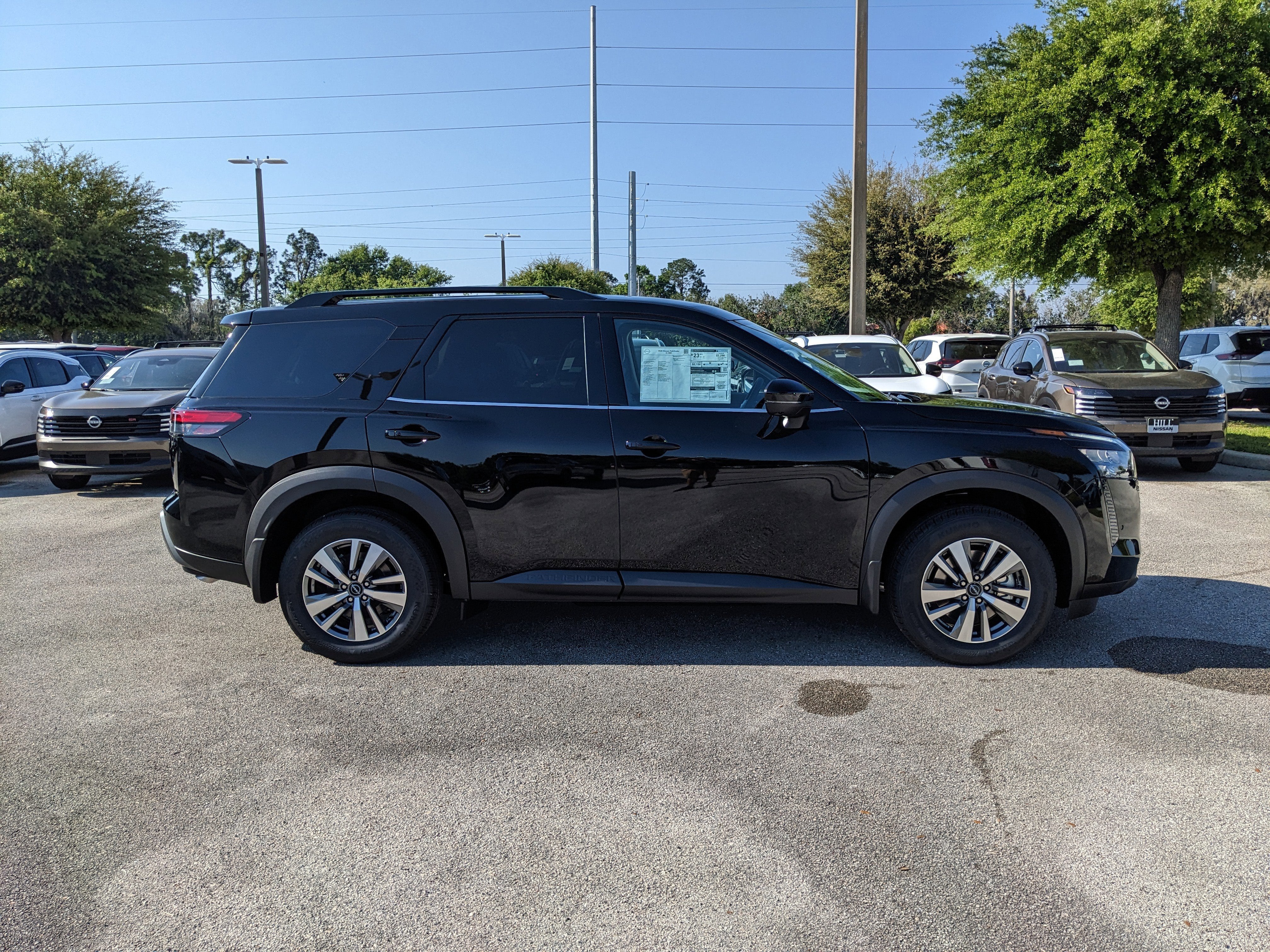 2026 Nissan Pathfinder SL