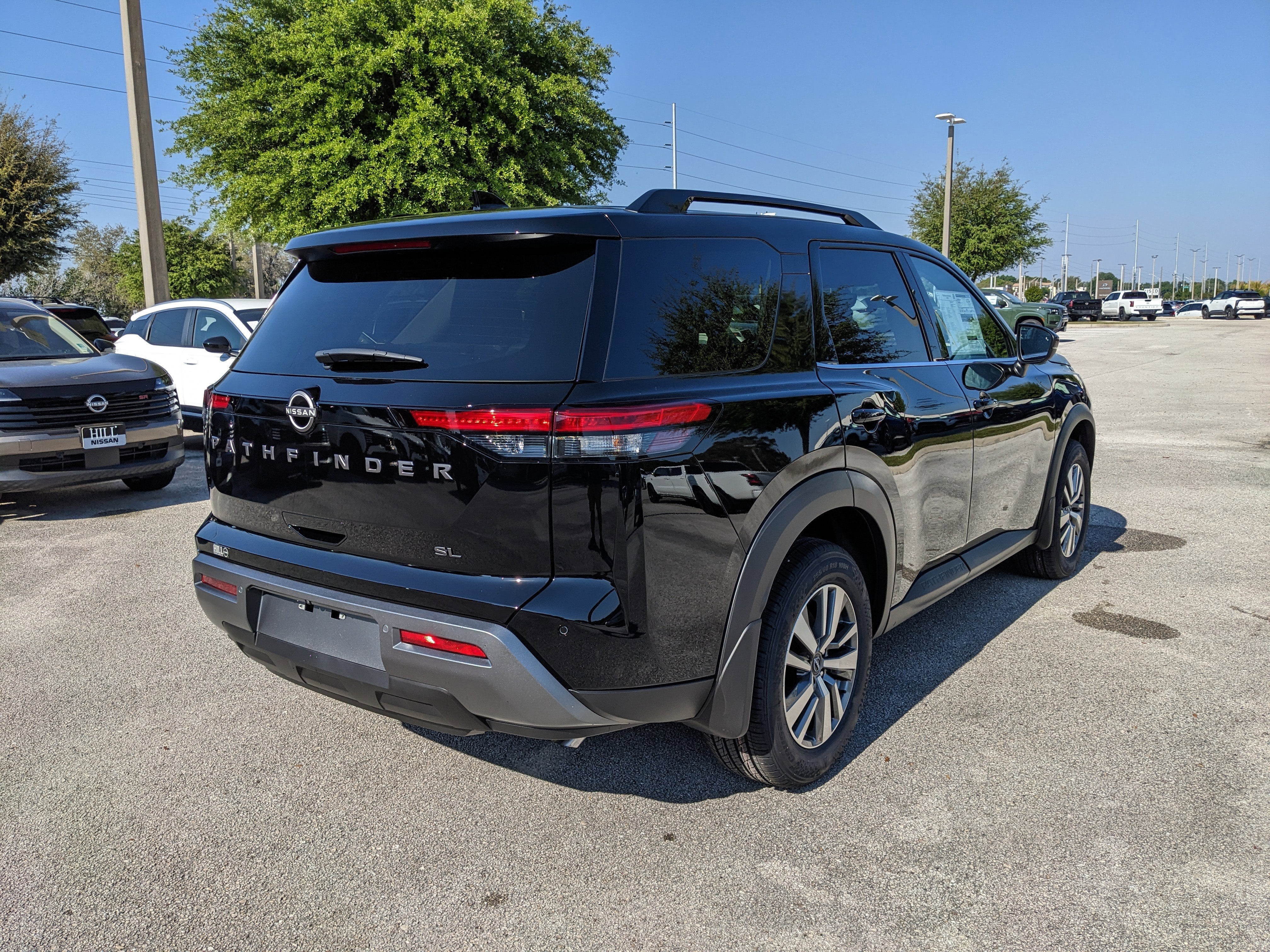 2026 Nissan Pathfinder SL