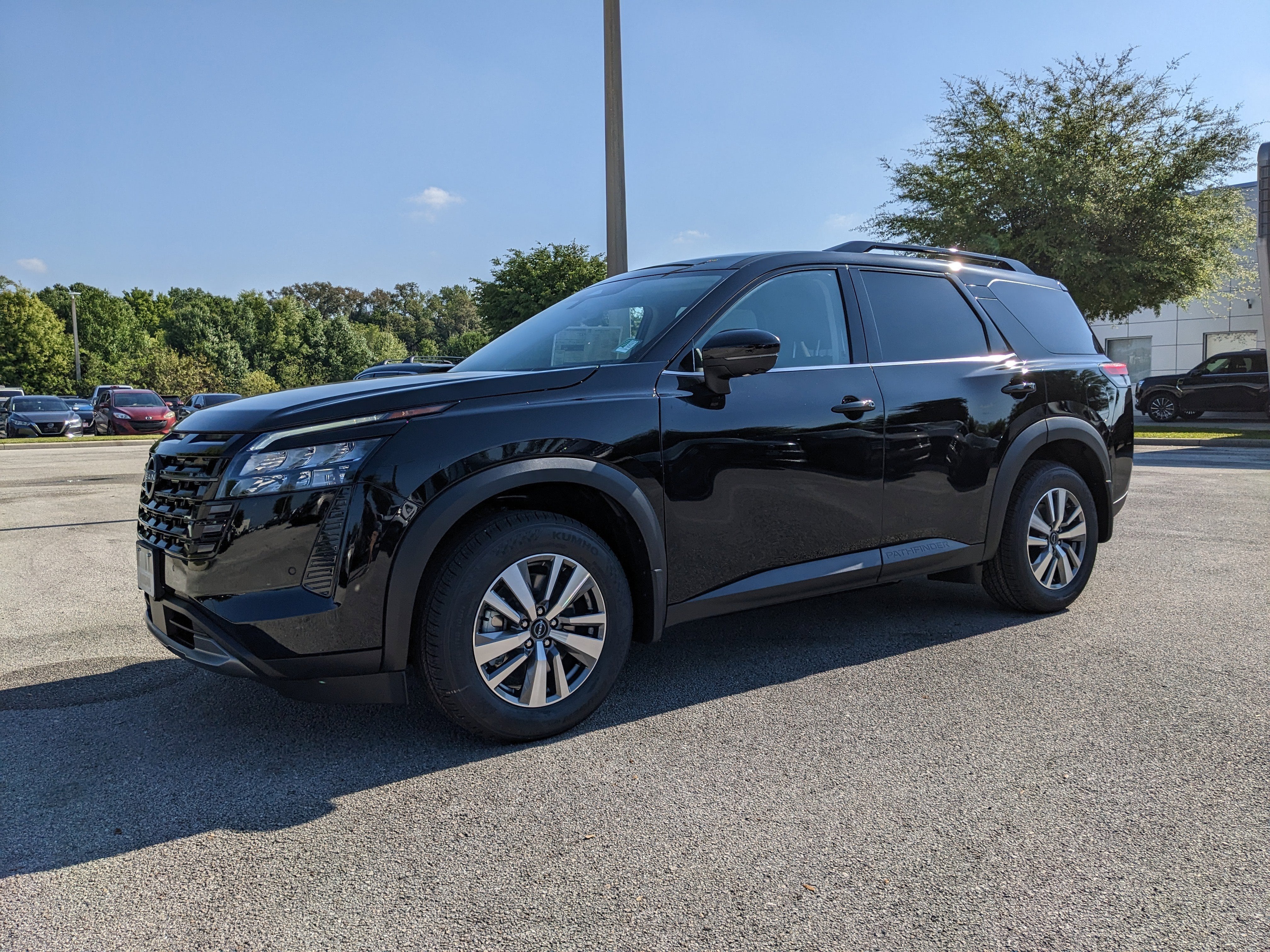 2026 Nissan Pathfinder SL