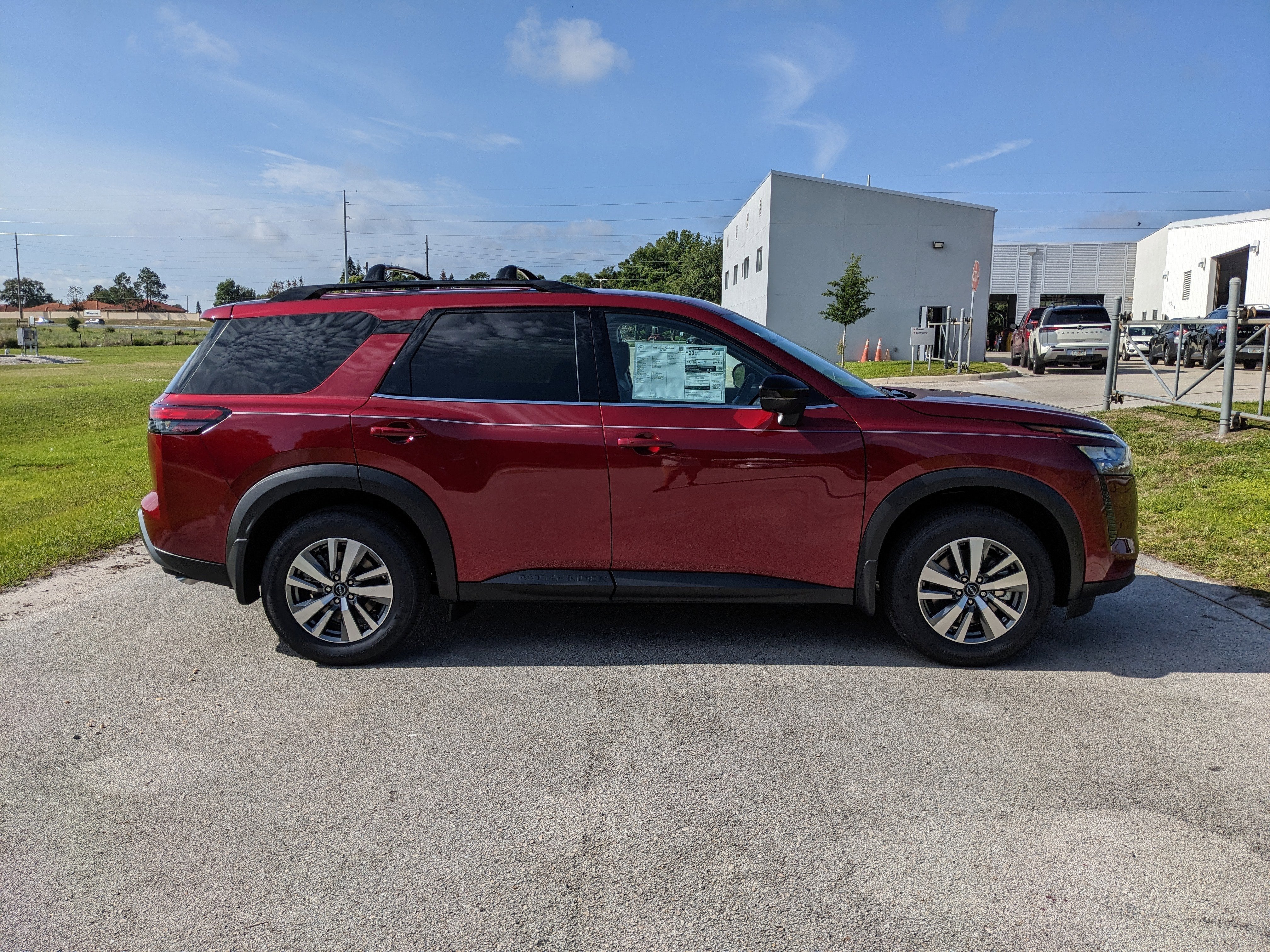 2026 Nissan Pathfinder SL