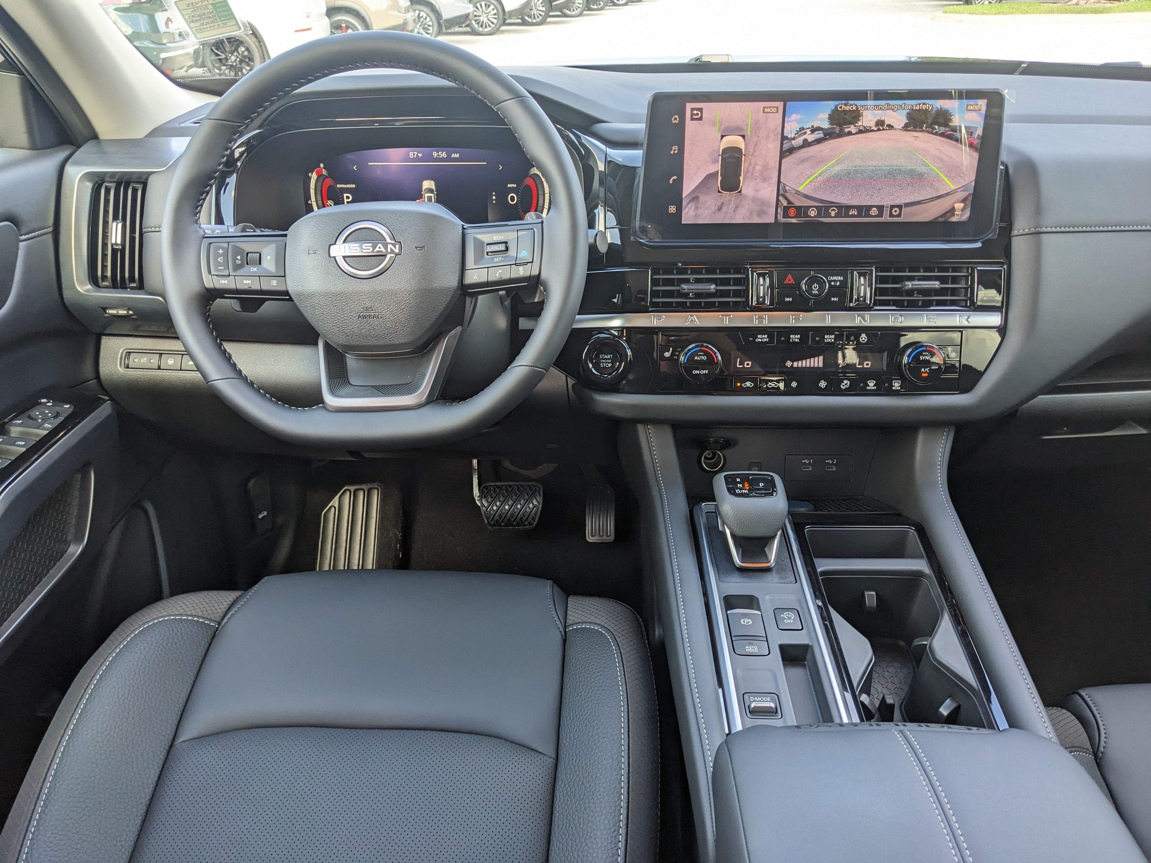 2026 Nissan Pathfinder SL