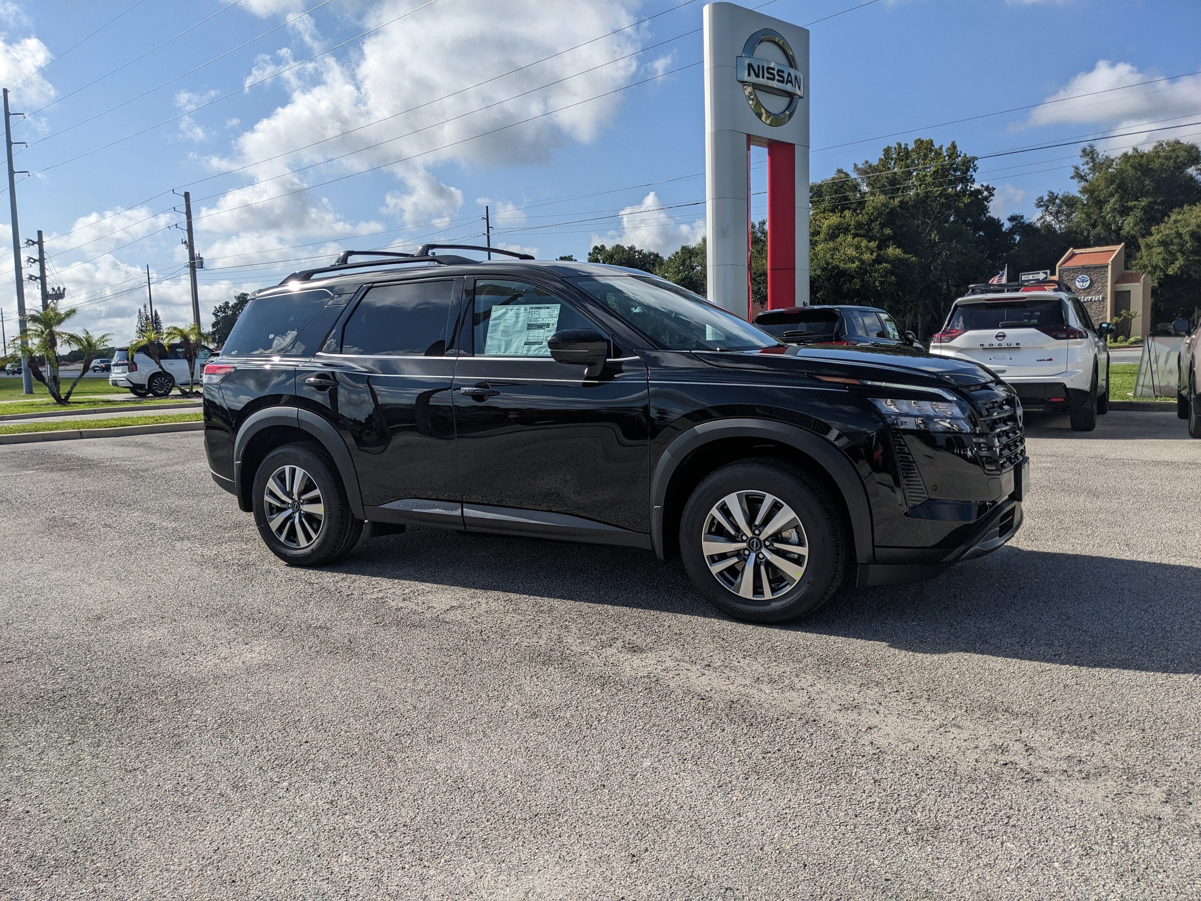 2026 Nissan Pathfinder SL