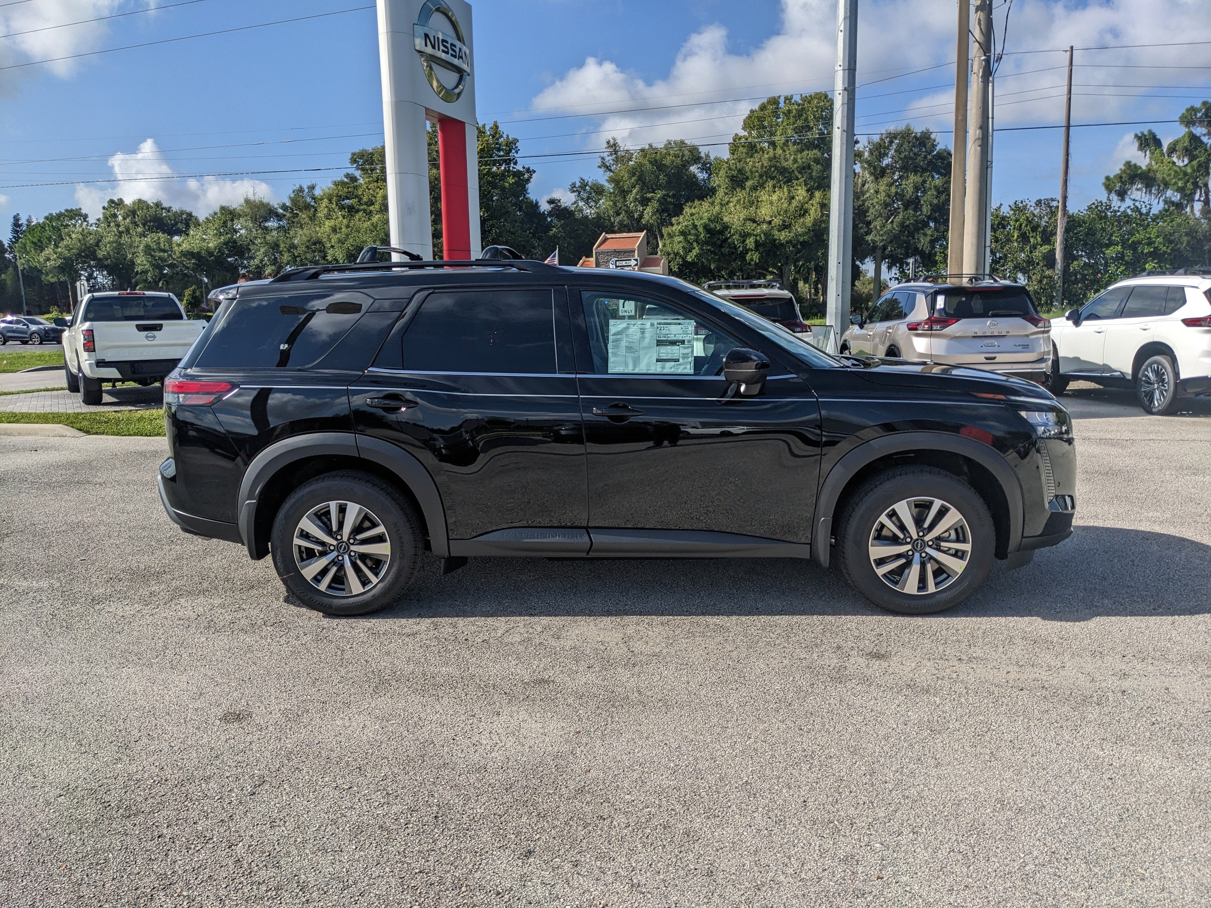 2026 Nissan Pathfinder SL