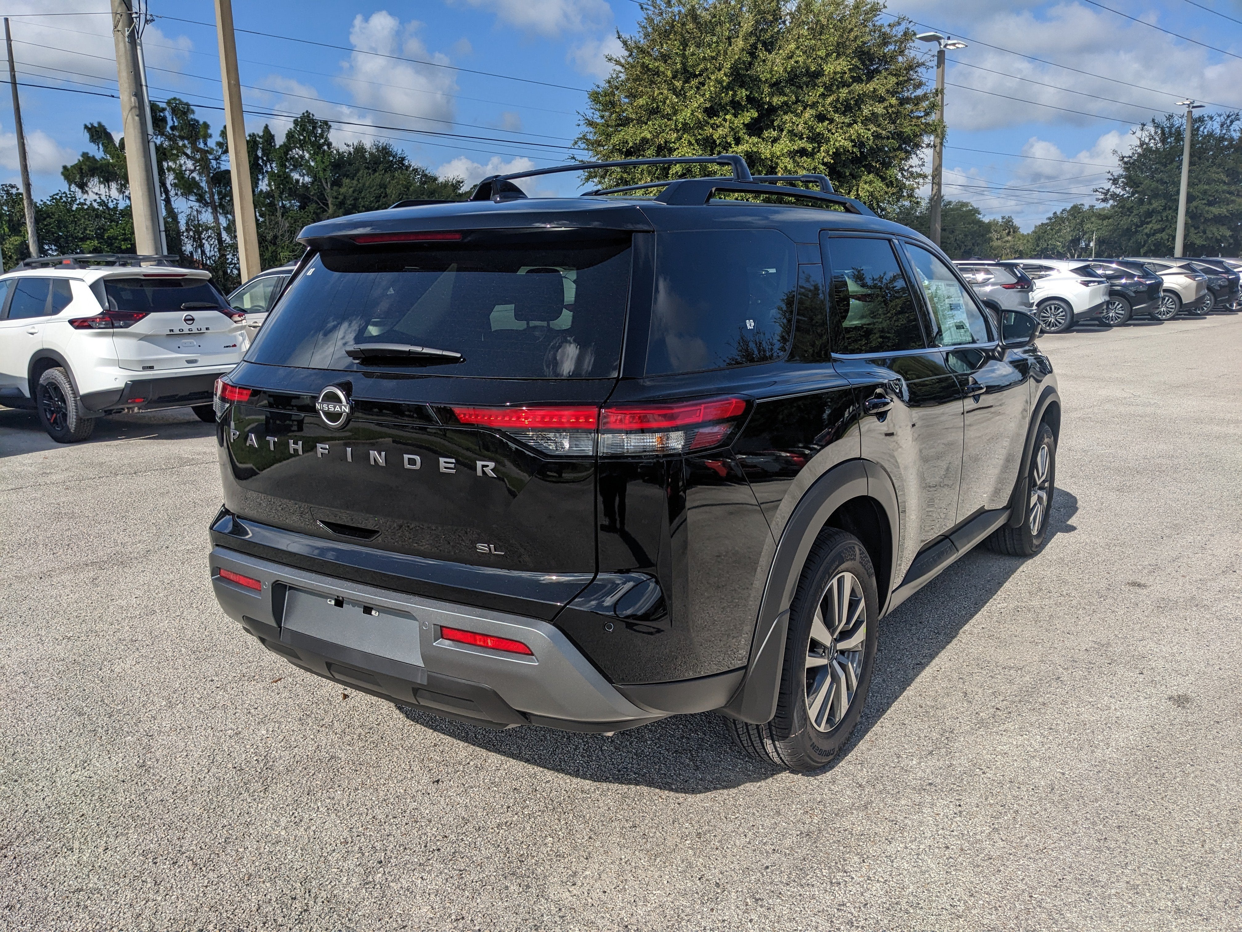 2026 Nissan Pathfinder SL