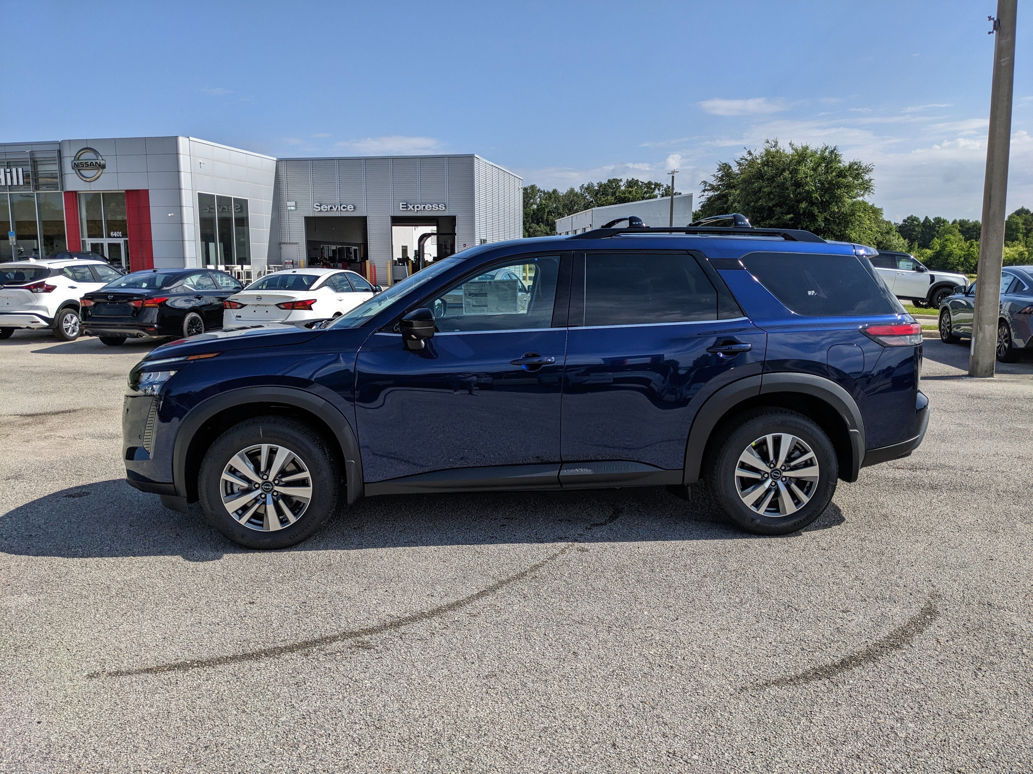 2026 Nissan Pathfinder SL