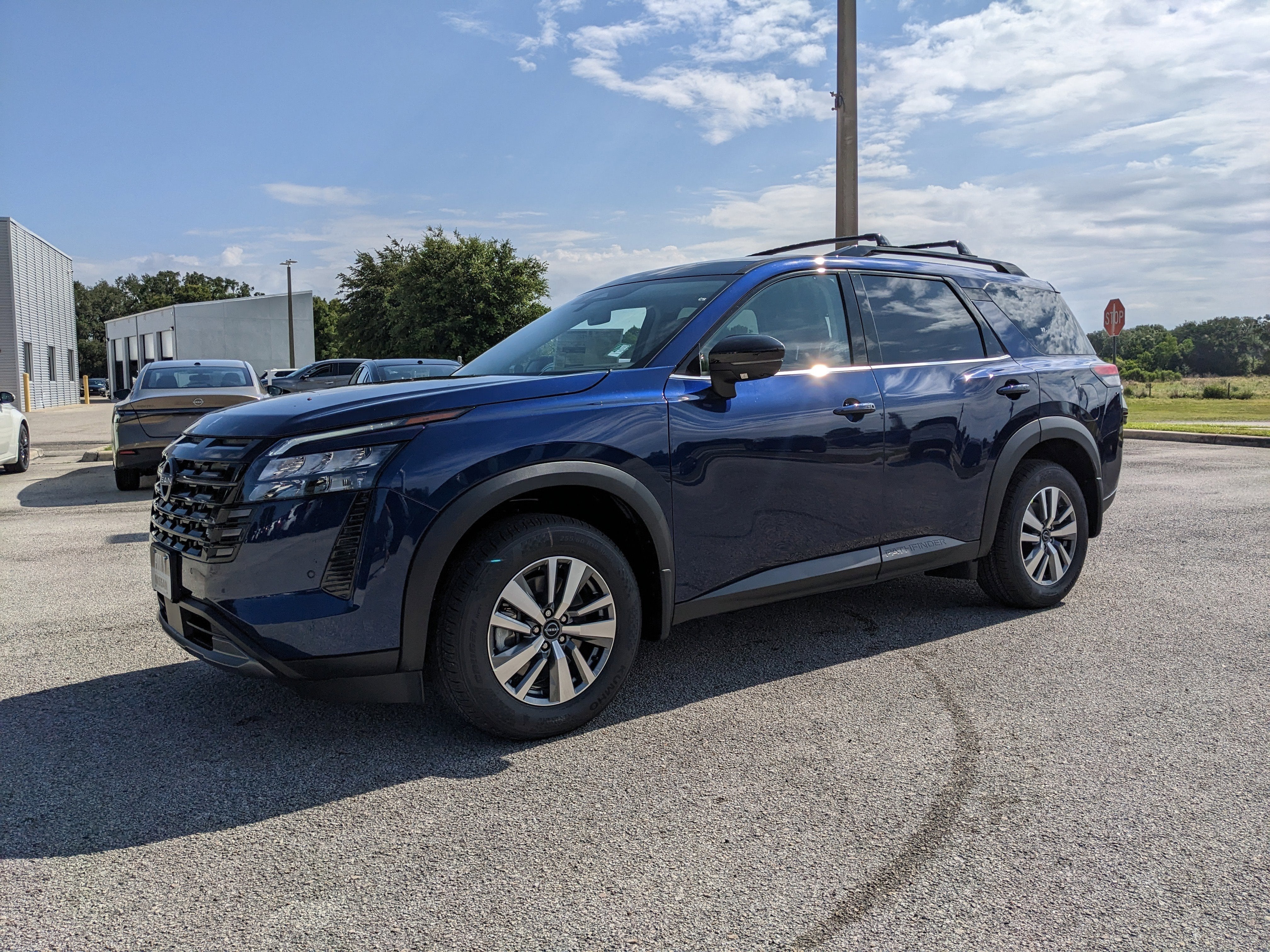 2026 Nissan Pathfinder SL