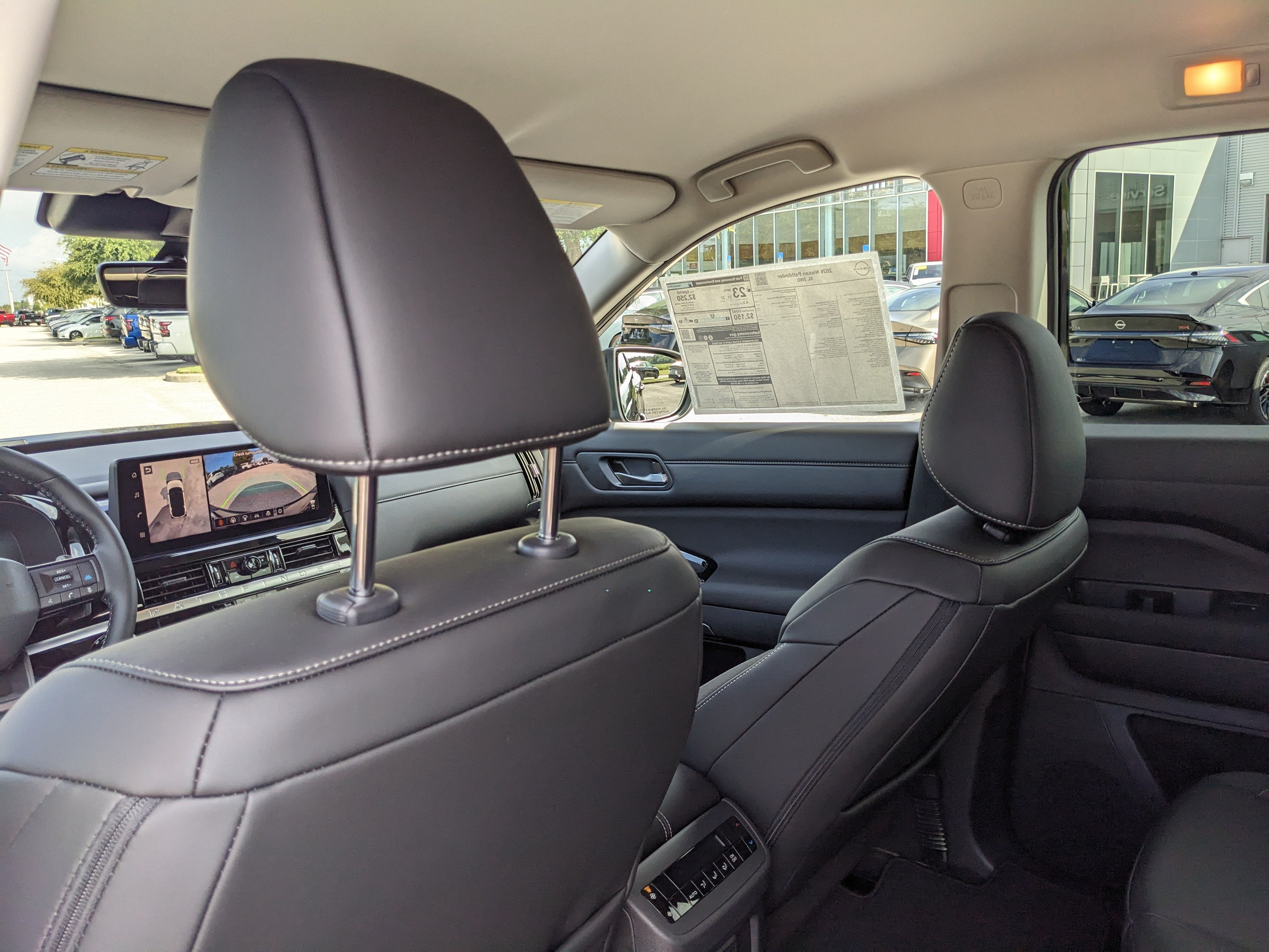 2026 Nissan Pathfinder SL