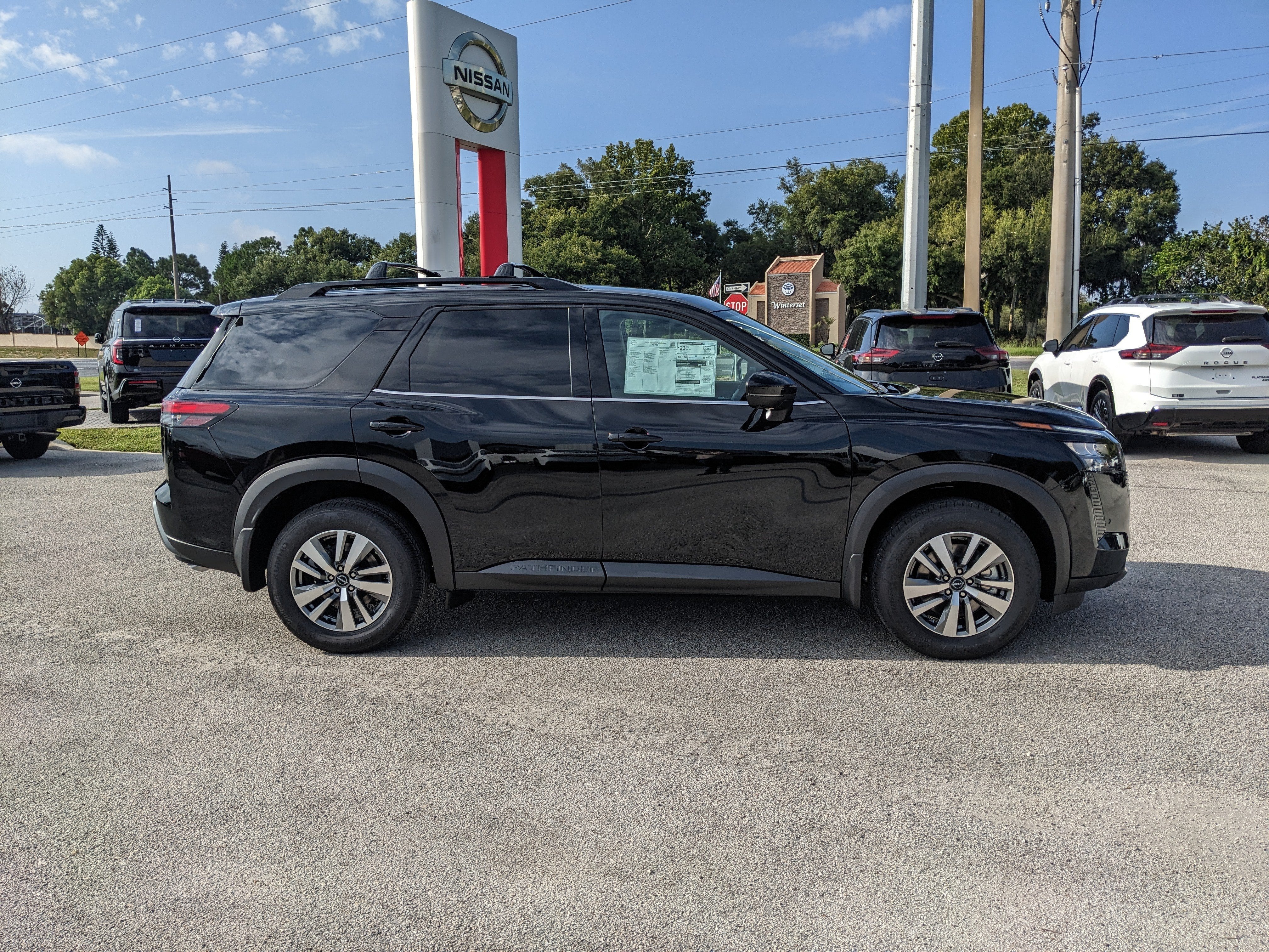 2026 Nissan Pathfinder SL