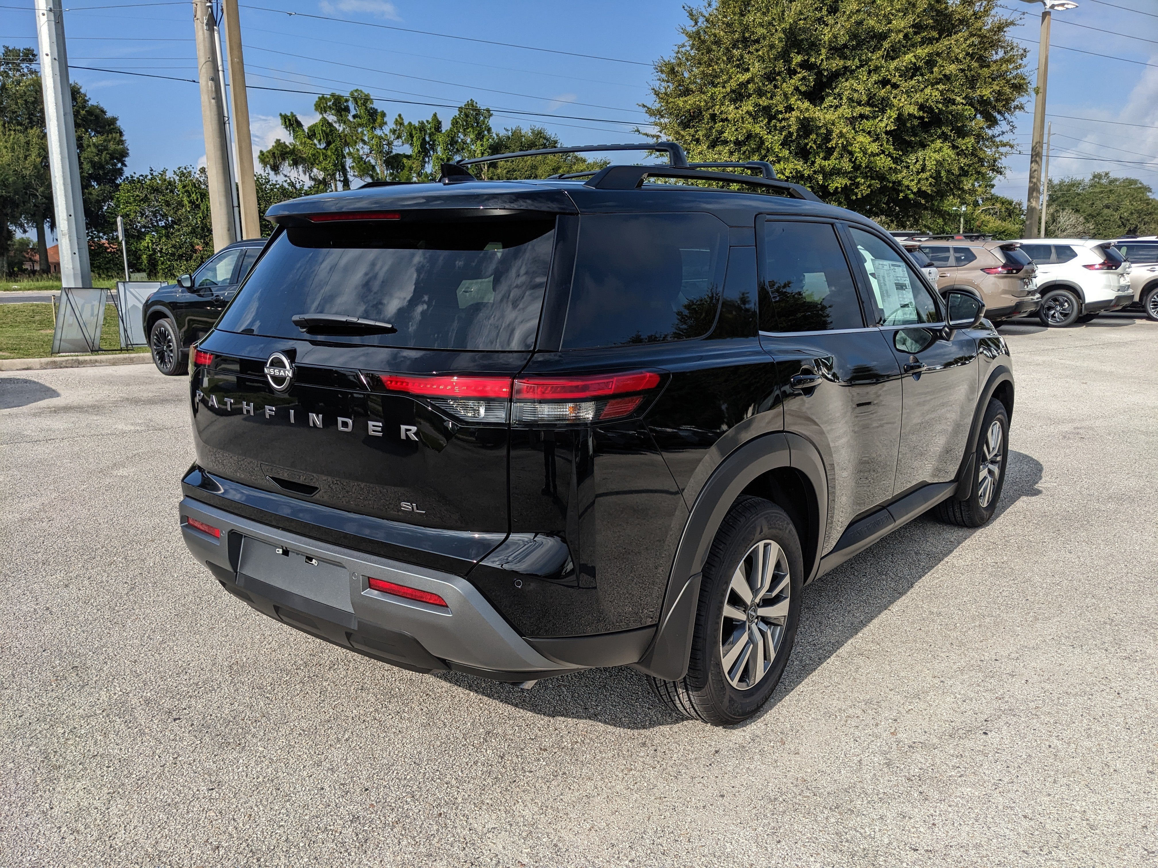 2026 Nissan Pathfinder SL