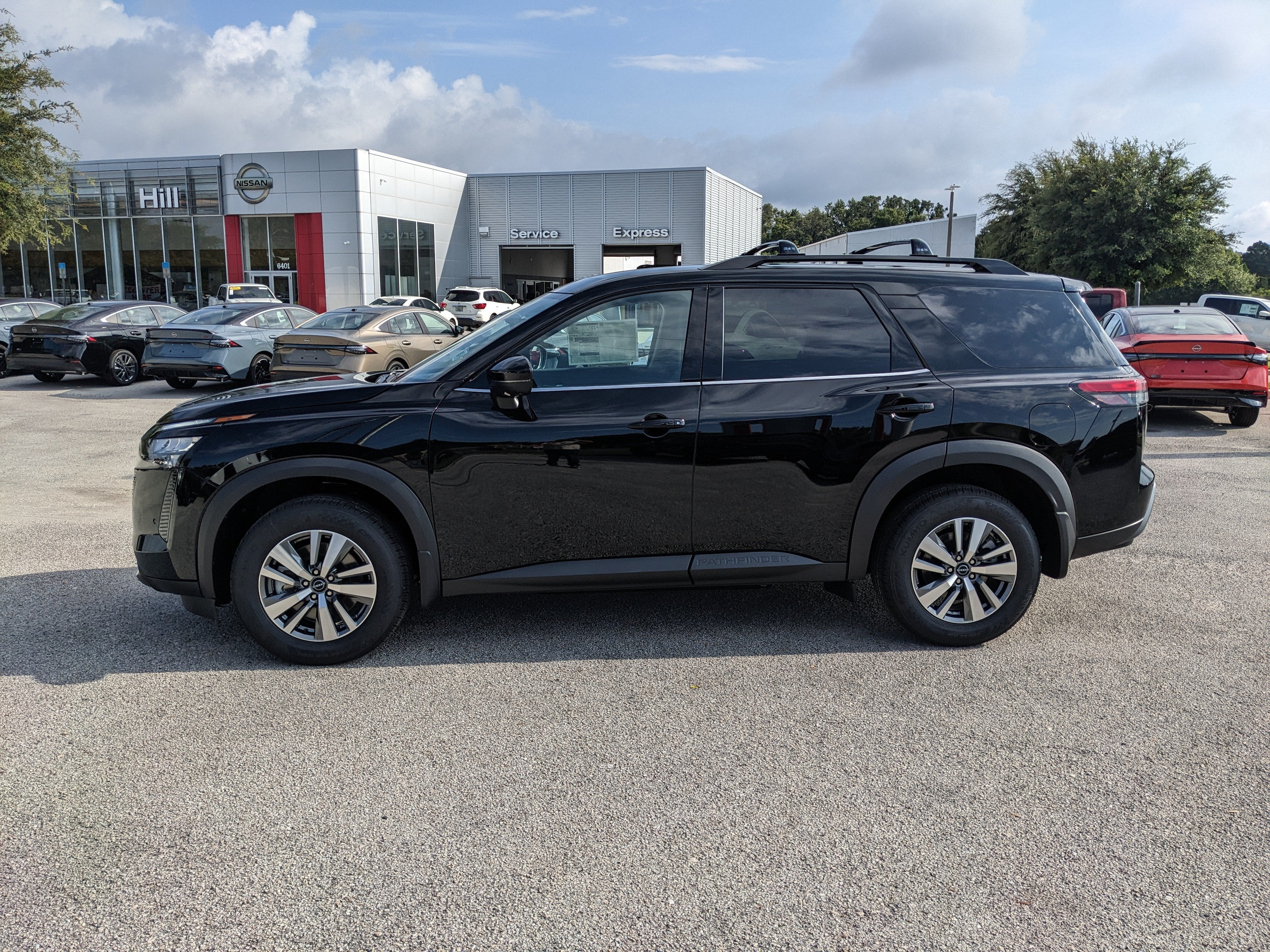 2026 Nissan Pathfinder SL