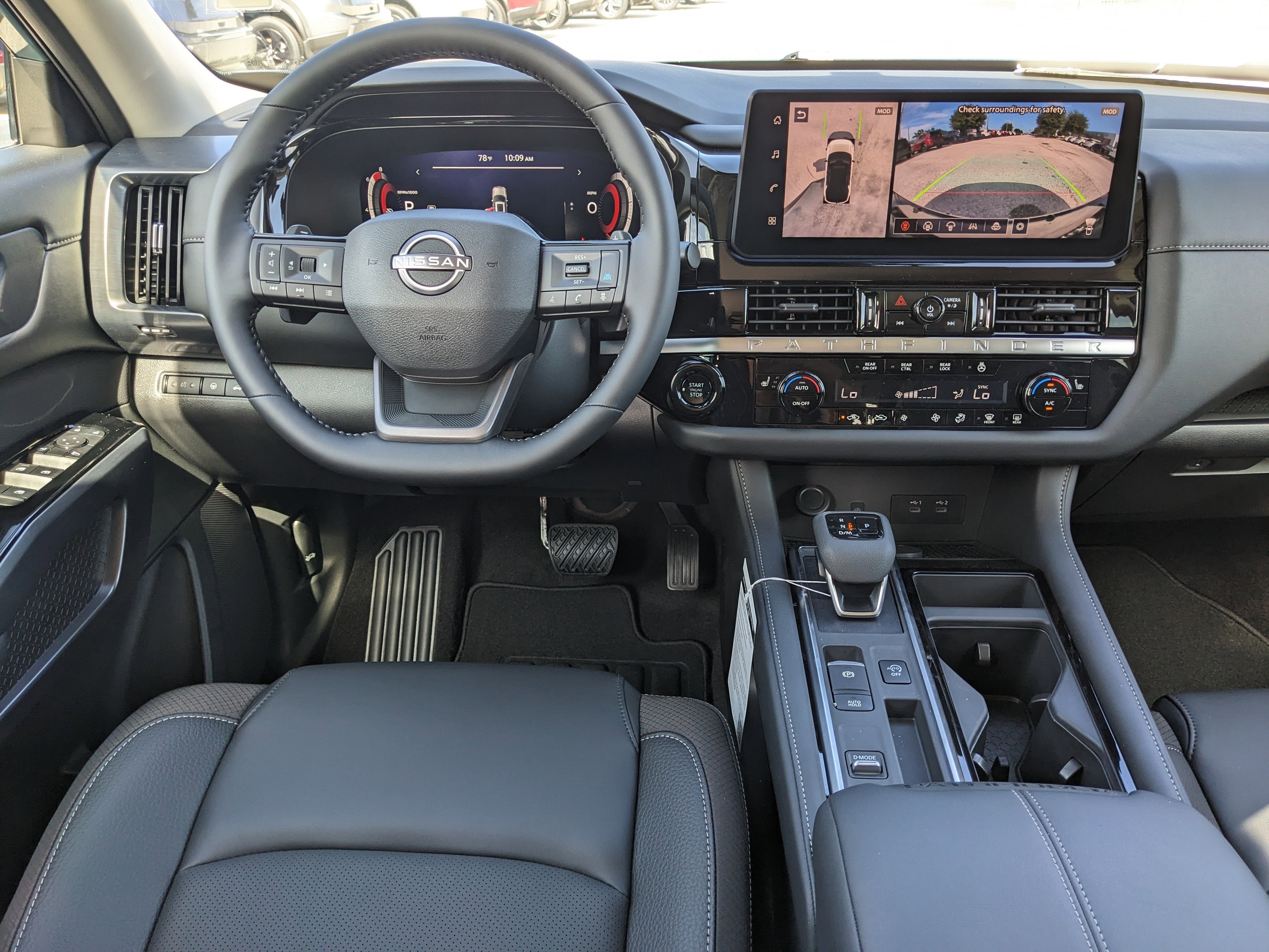 2026 Nissan Pathfinder SL
