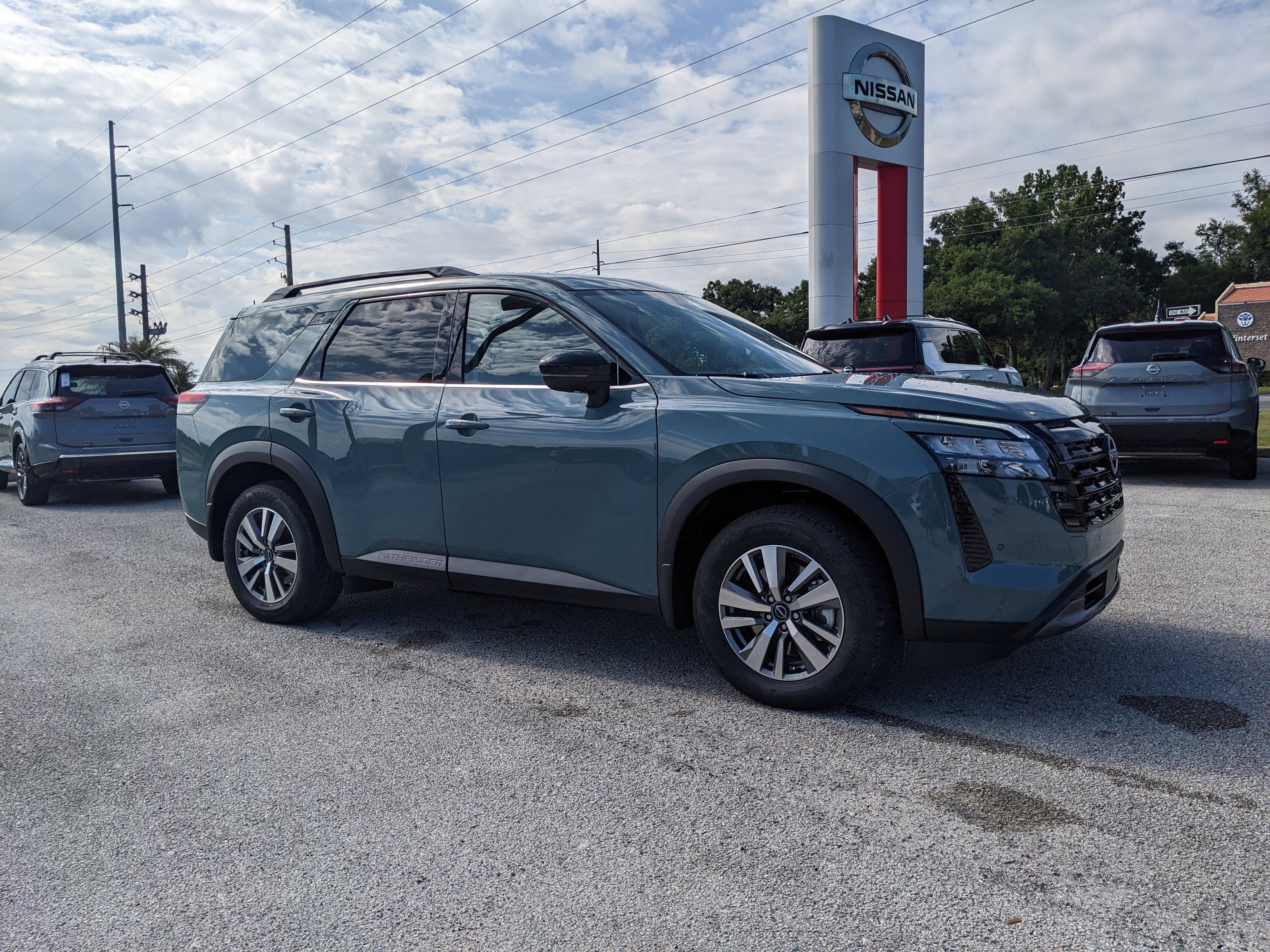 2026 Nissan Pathfinder SL