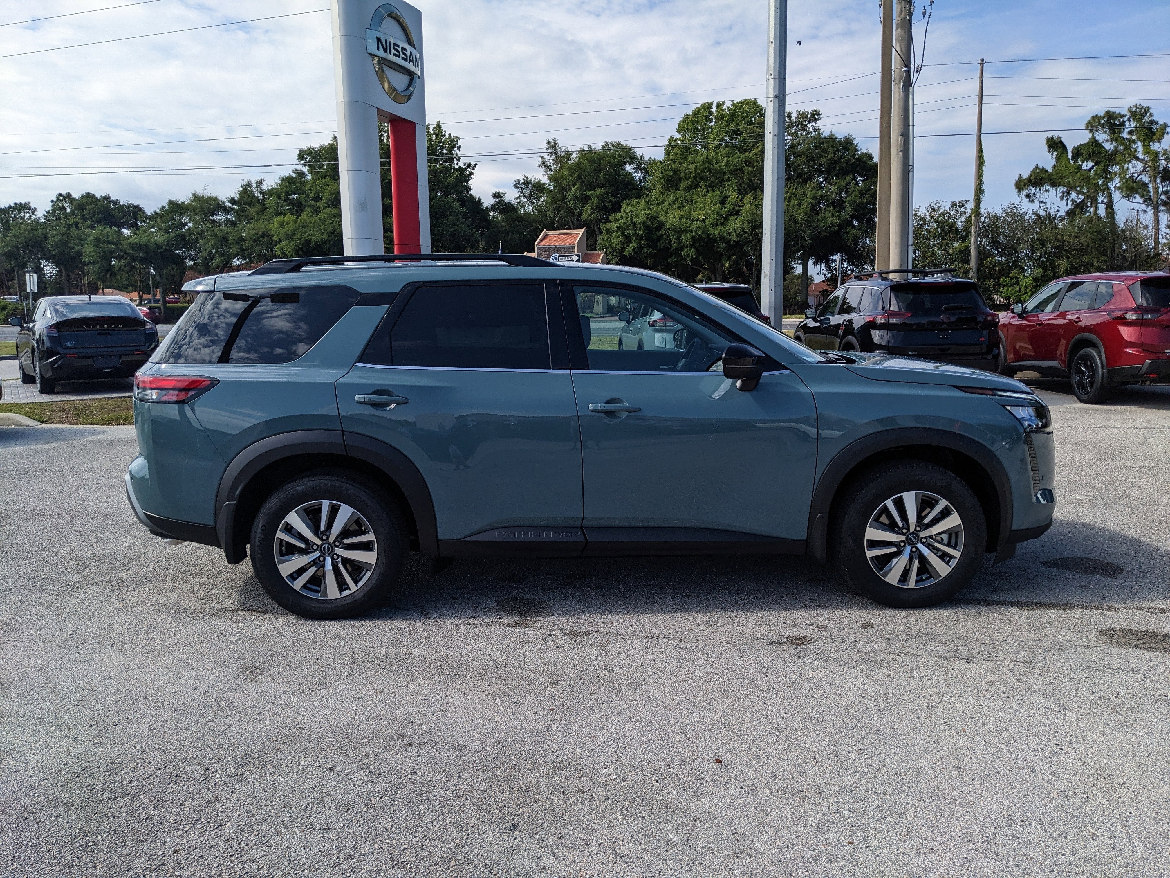 2026 Nissan Pathfinder SL