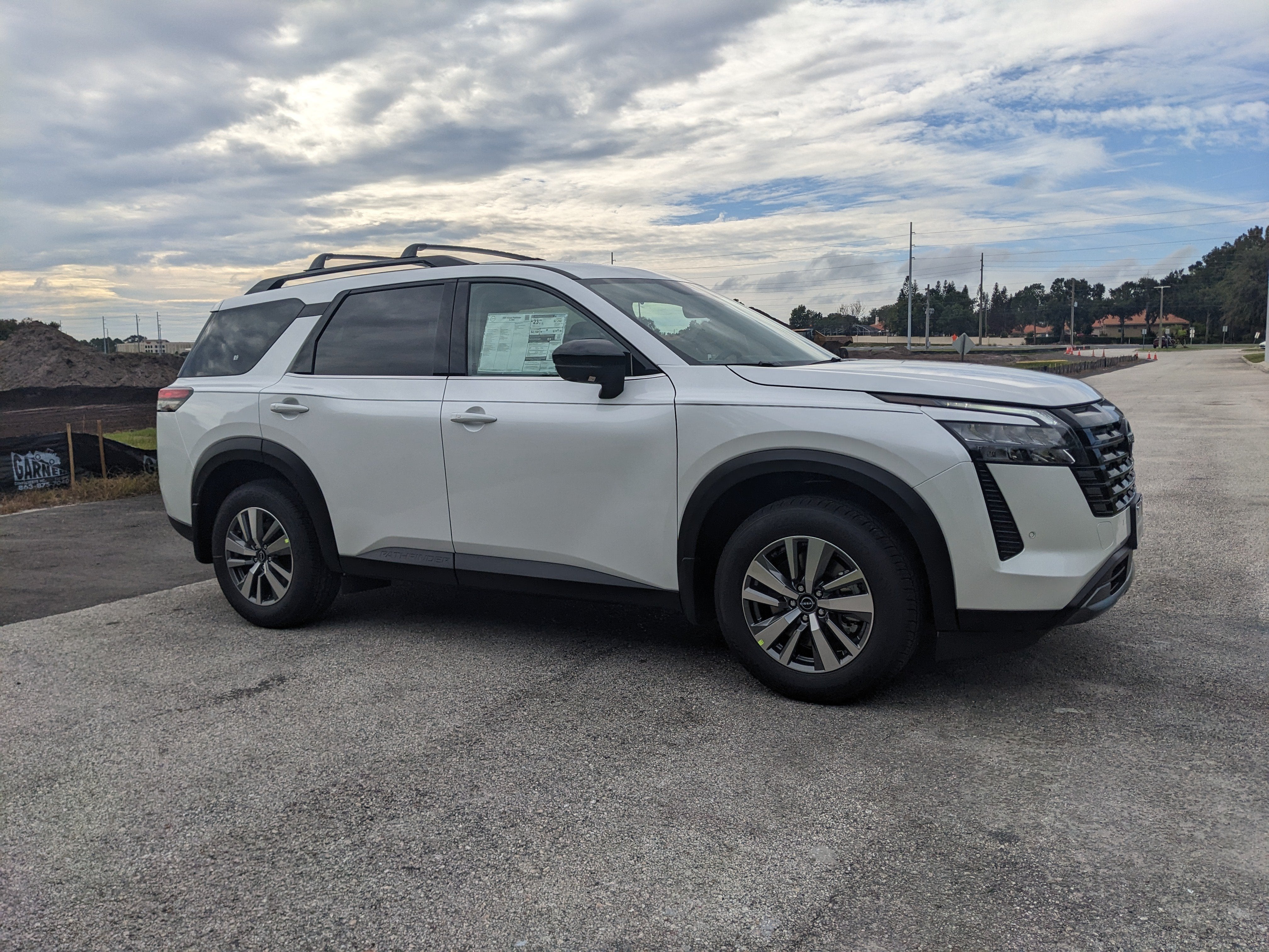 2026 Nissan Pathfinder SL