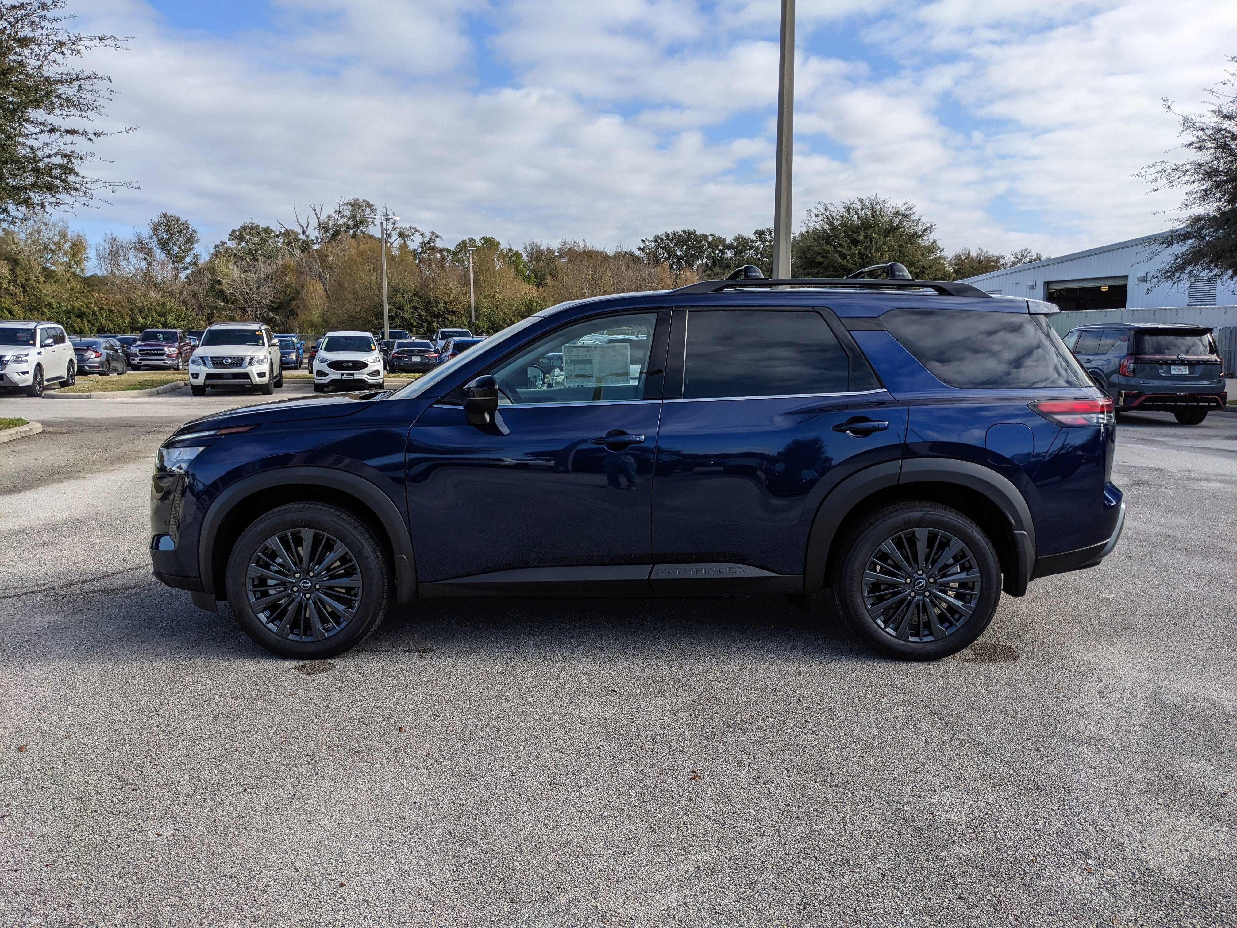 2026 Nissan Pathfinder SL