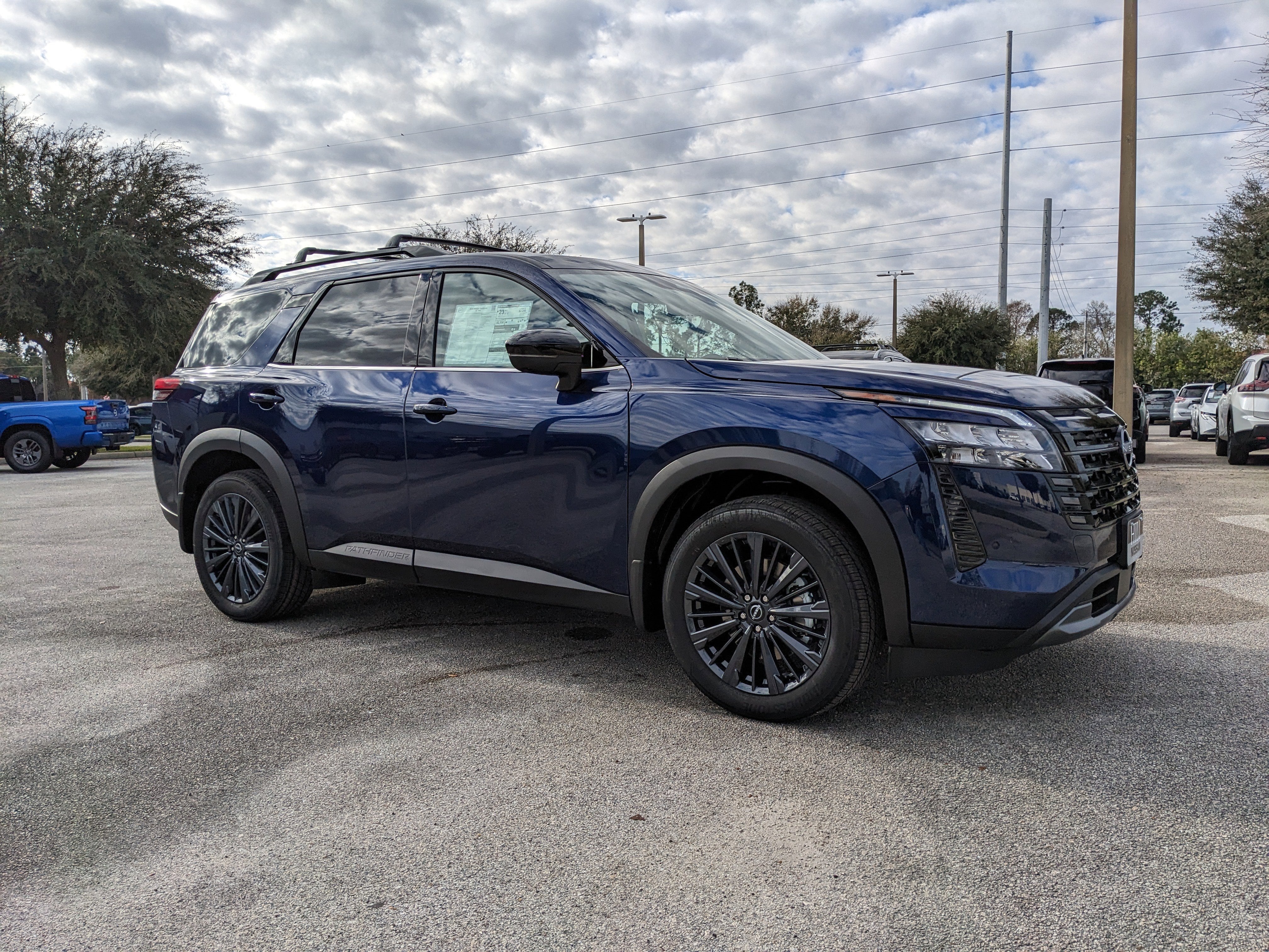 2026 Nissan Pathfinder SL