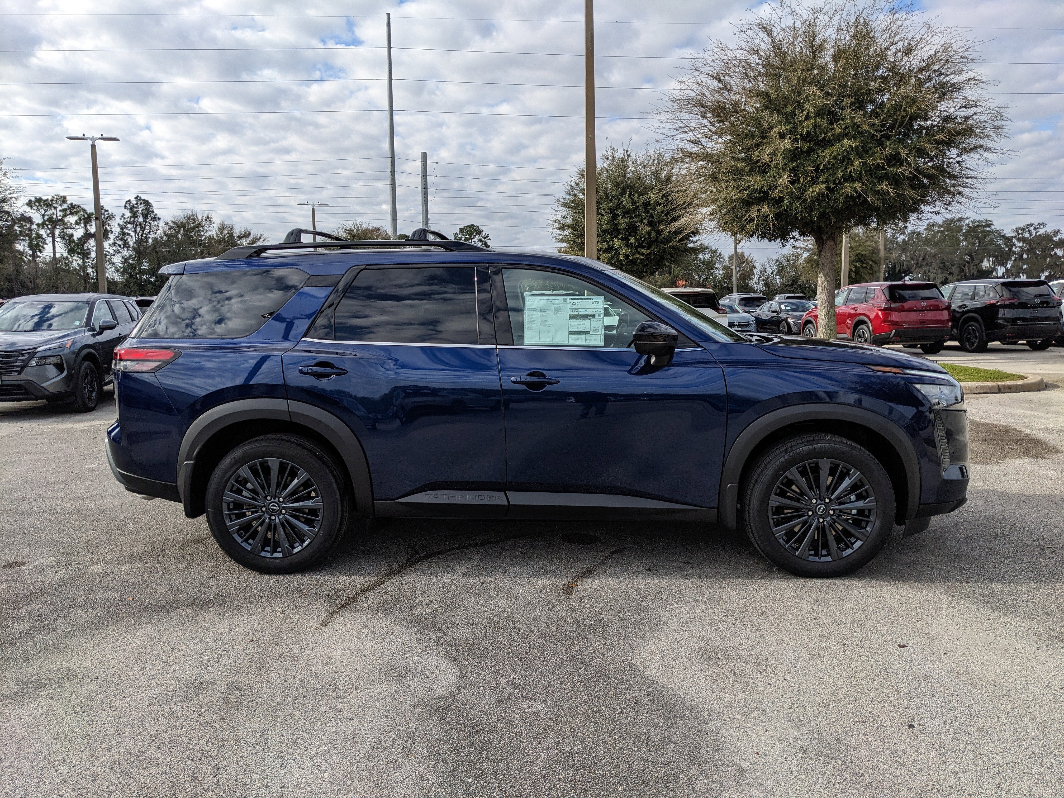 2026 Nissan Pathfinder SL