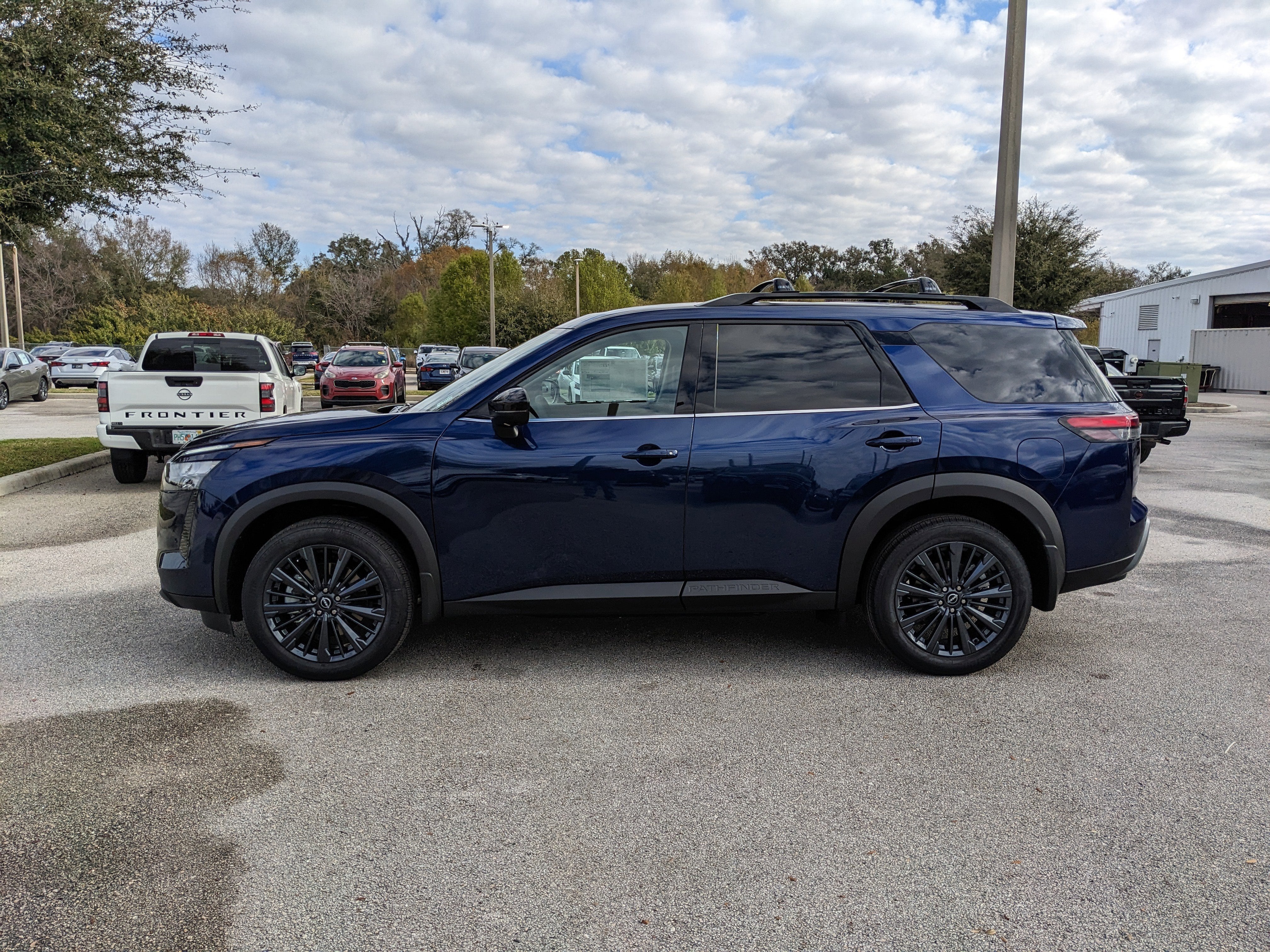 2026 Nissan Pathfinder SL