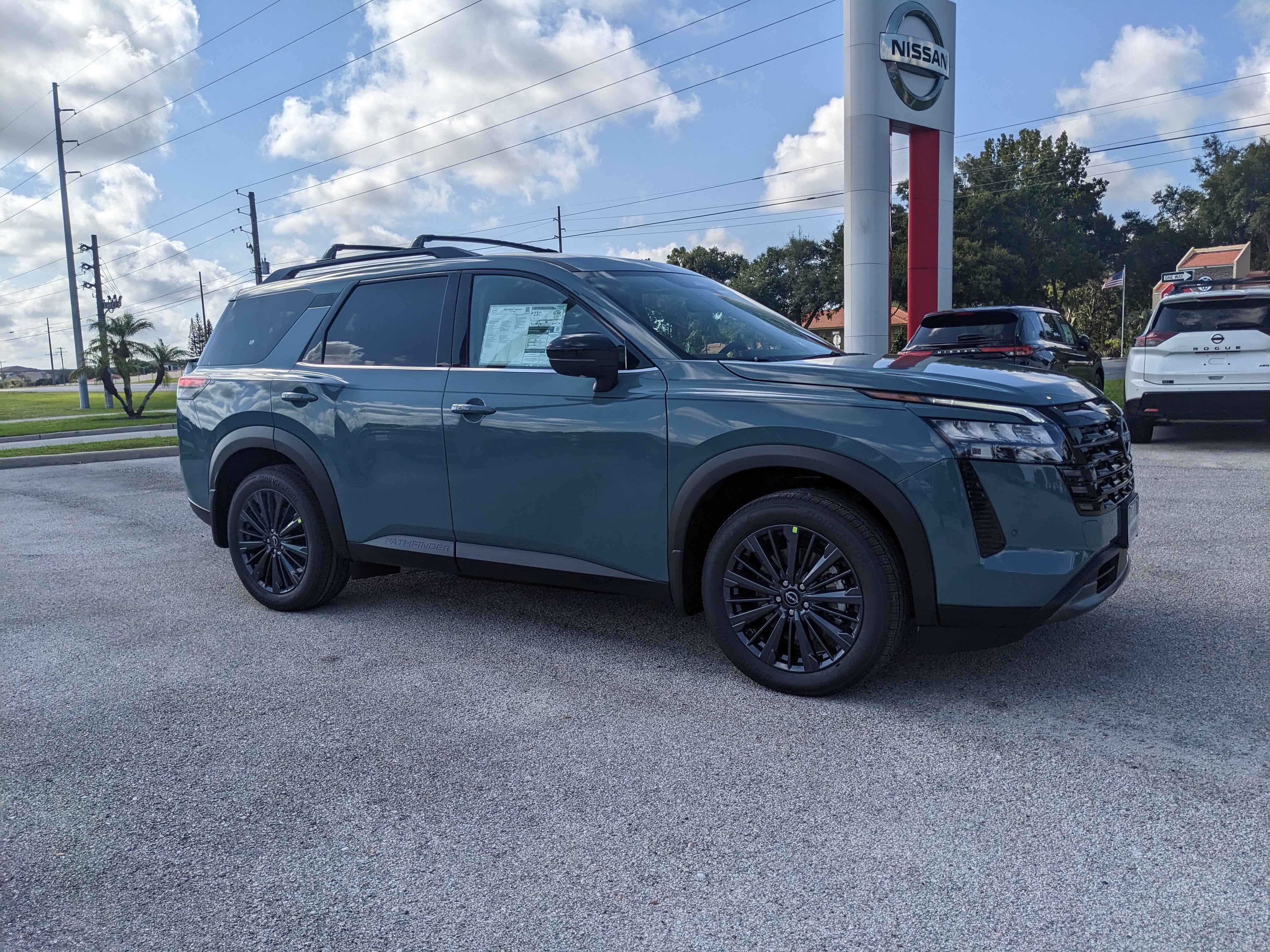2026 Nissan Pathfinder SL