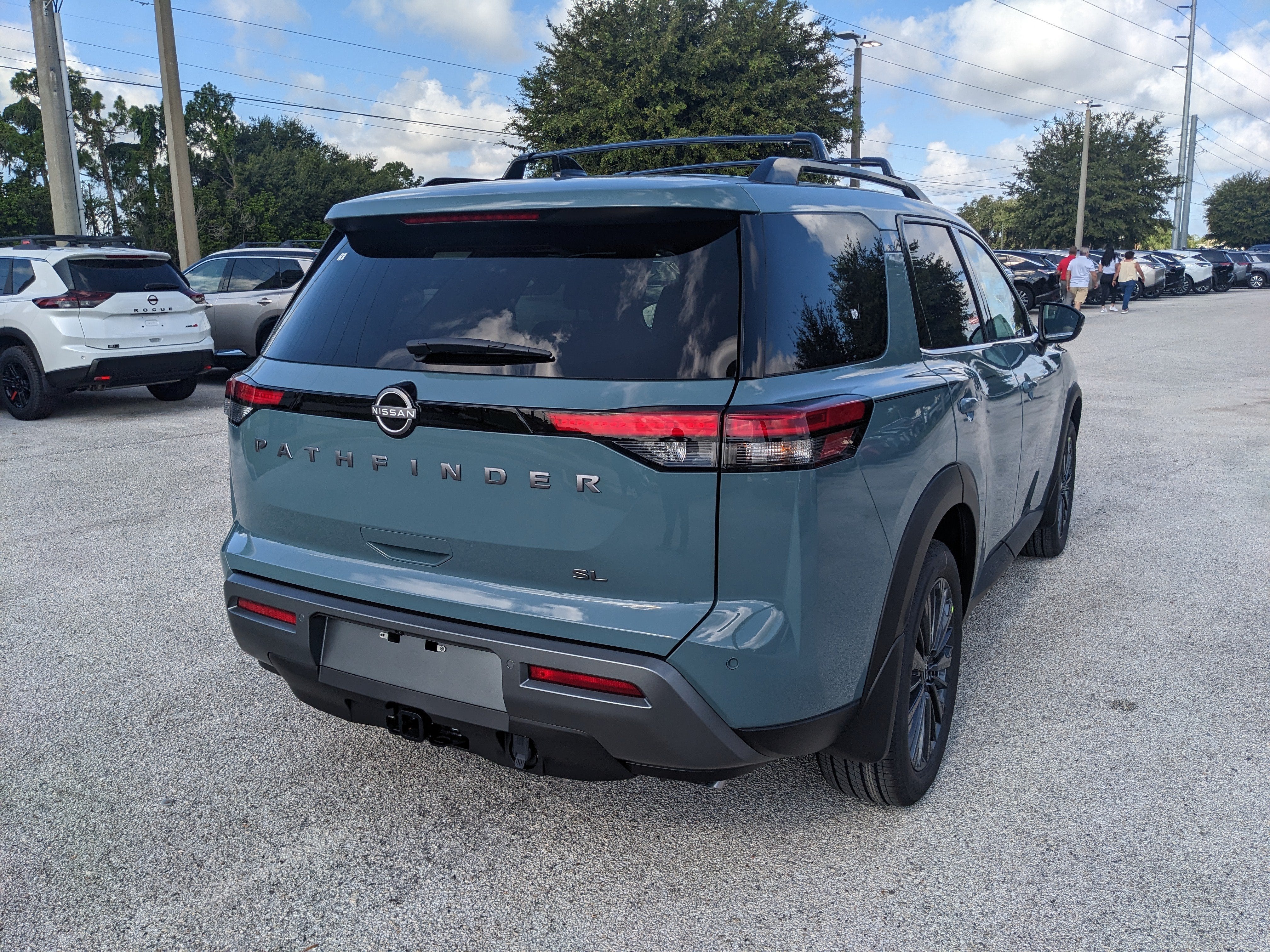 2026 Nissan Pathfinder SL