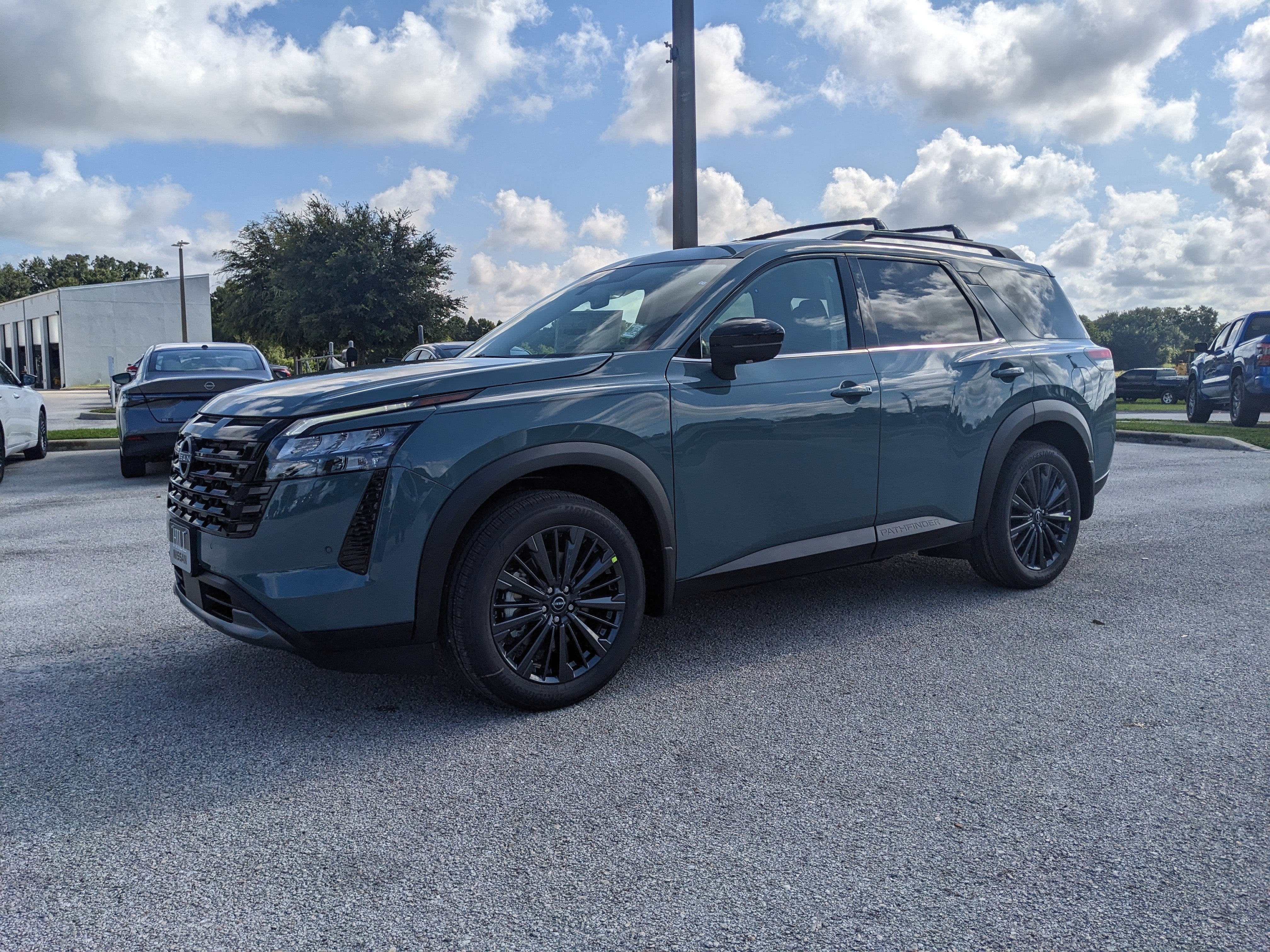 2026 Nissan Pathfinder SL