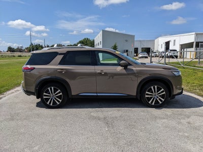 2024 Nissan Pathfinder Platinum