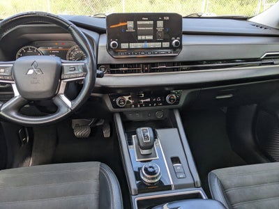 2022 Mitsubishi Outlander SE