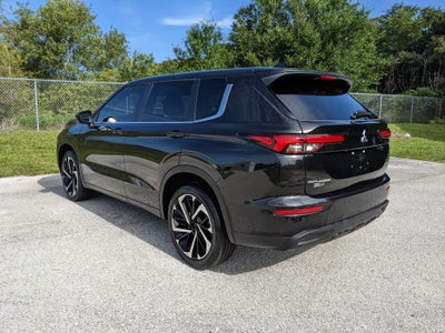 2022 Mitsubishi Outlander SE