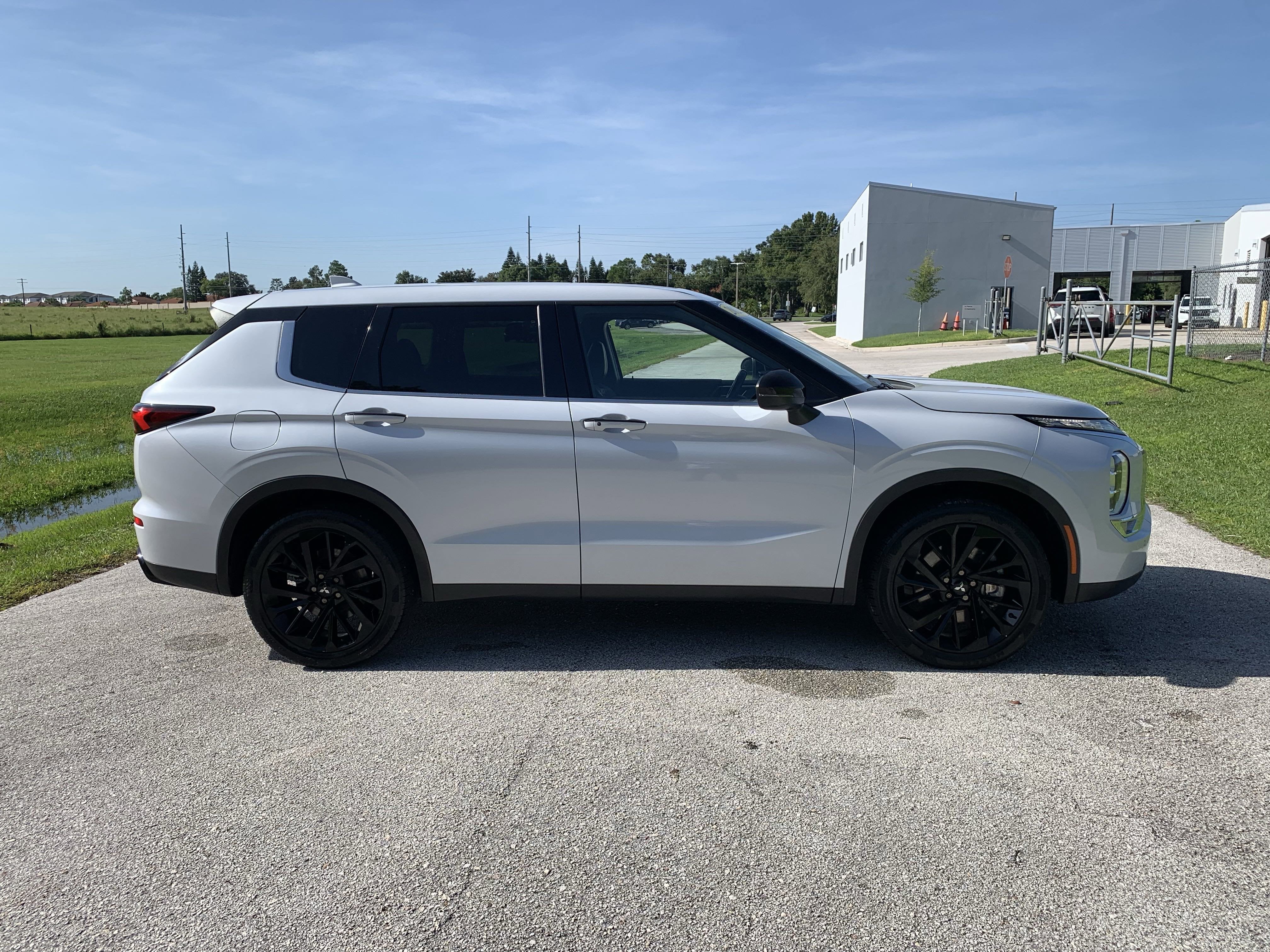 2022 Mitsubishi Outlander Black Edition