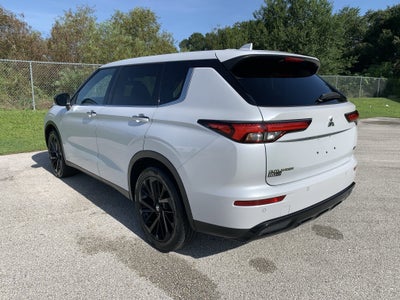 2022 Mitsubishi Outlander Black Edition