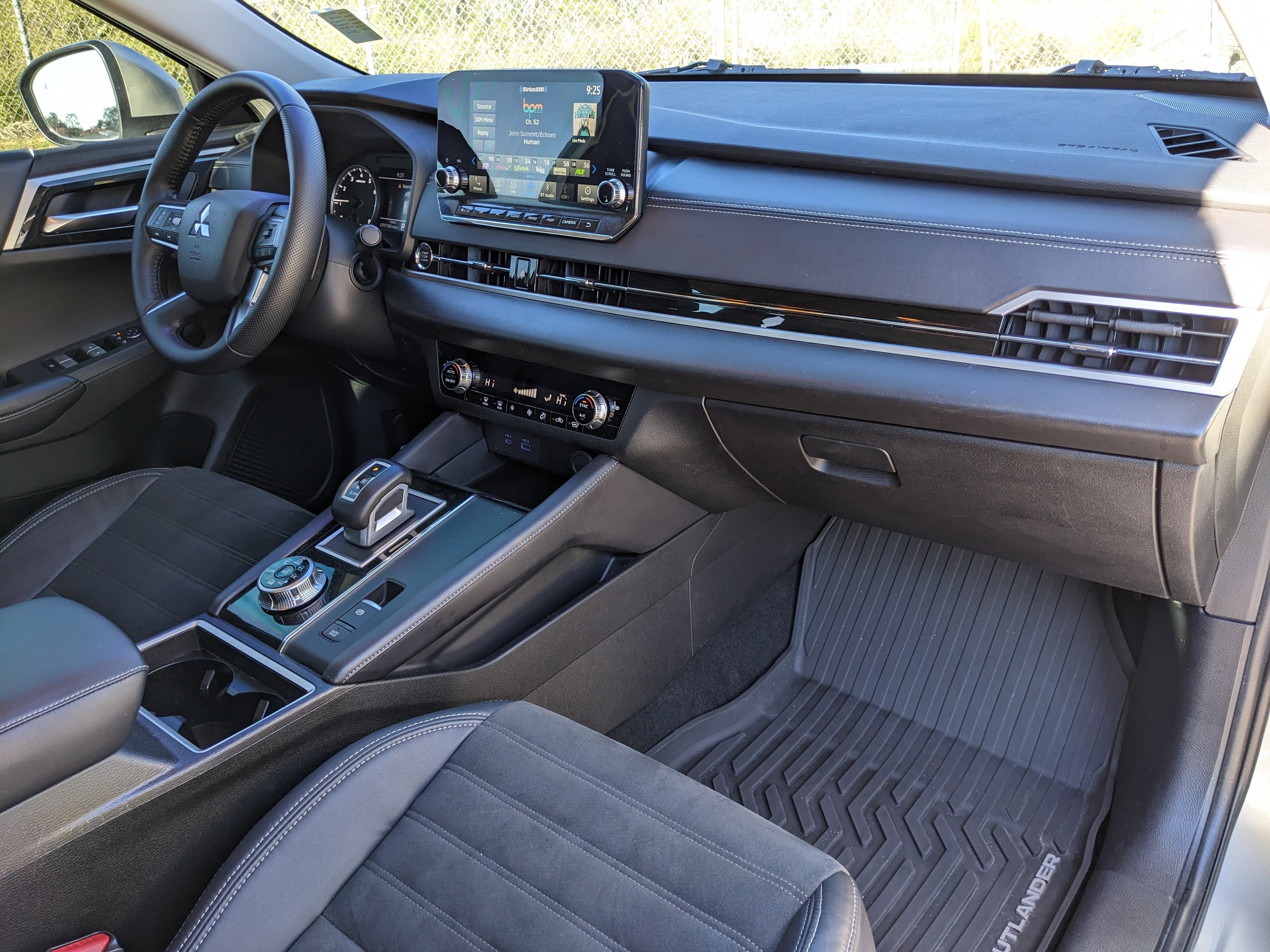 2023 Mitsubishi Outlander SE