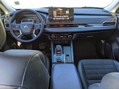 2023 Mitsubishi Outlander SE