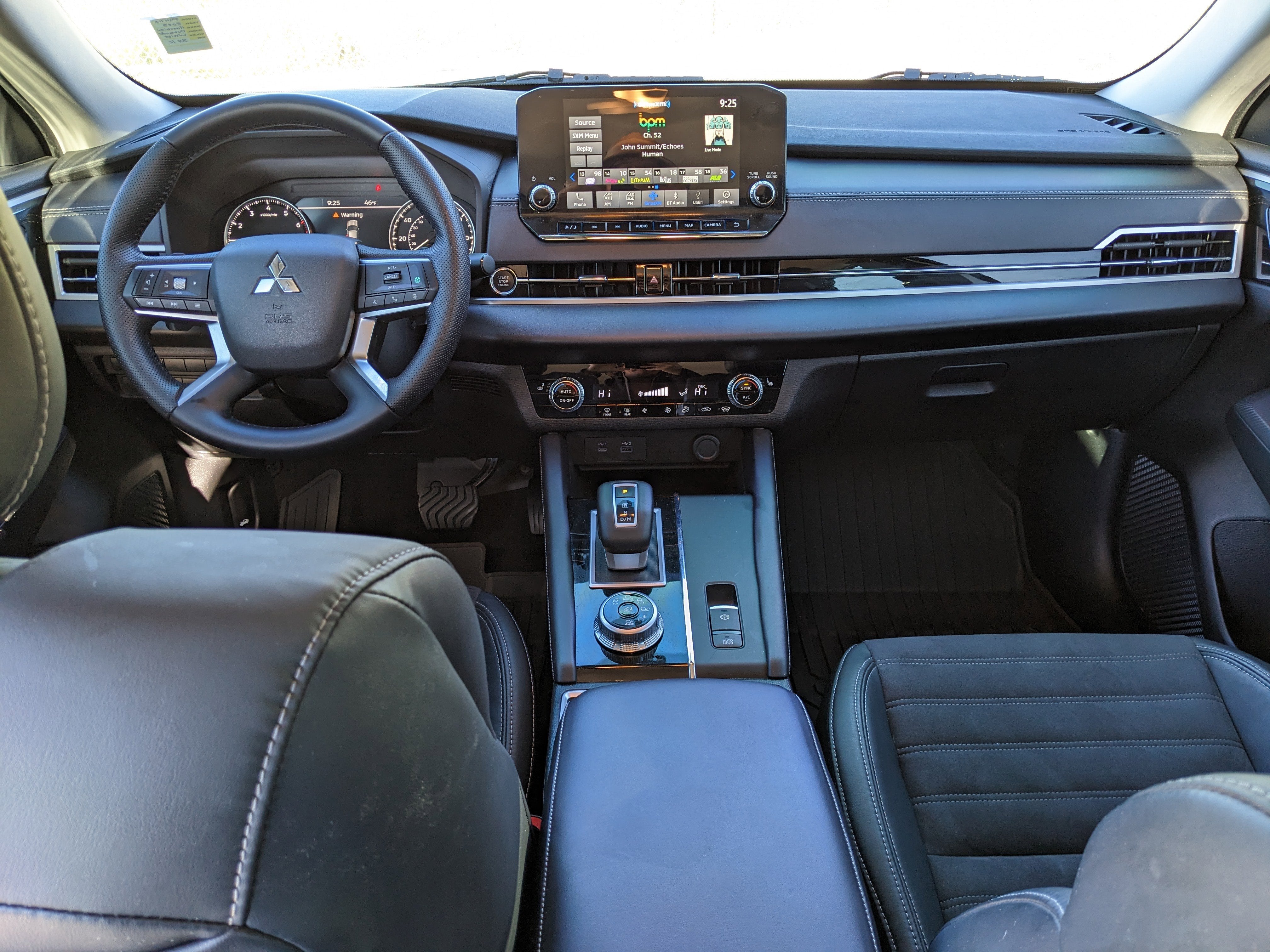 2023 Mitsubishi Outlander SE