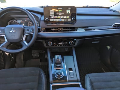 2023 Mitsubishi Outlander SE