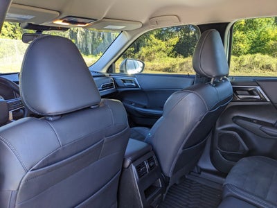 2023 Mitsubishi Outlander SE