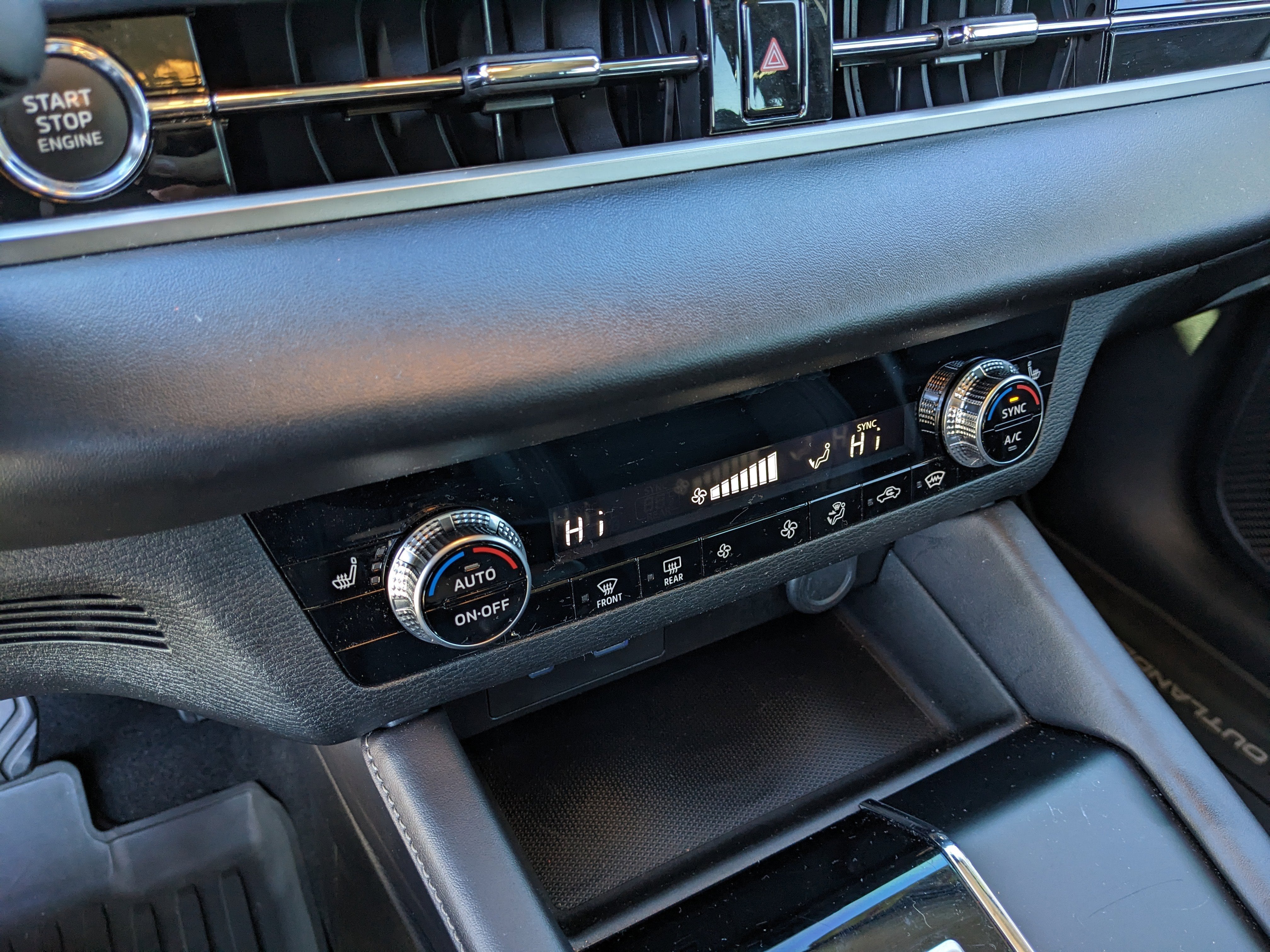 2023 Mitsubishi Outlander SE