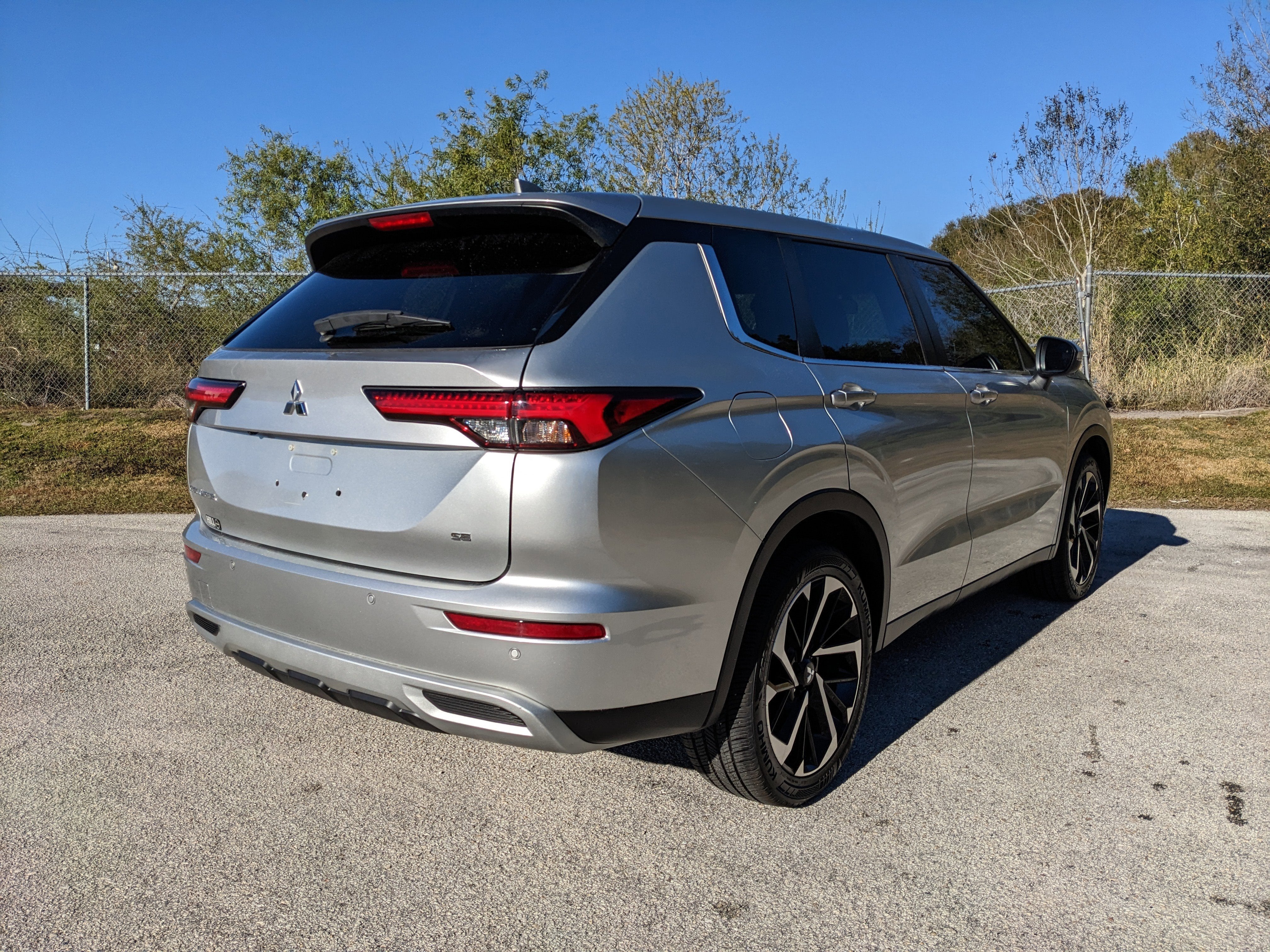 2023 Mitsubishi Outlander SE